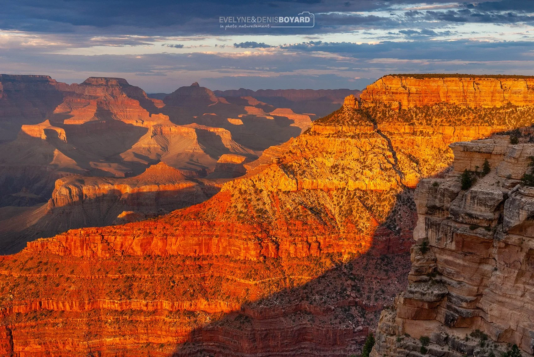 Coucher de soleil sur le Grand Canyon, depuis le belvédère de Mather Point.