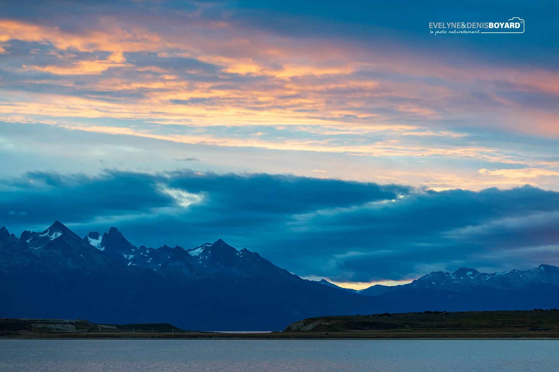 Lumière crépusculaire dans le Canal du Beagle.