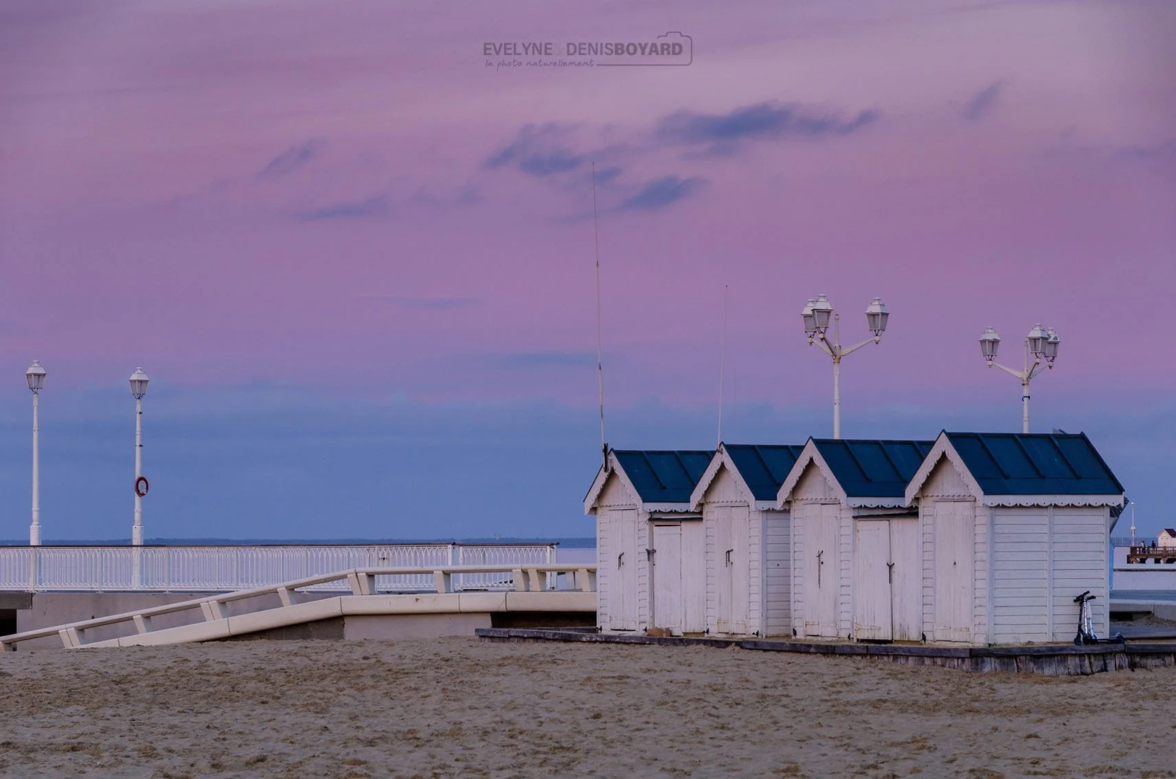Cabines de plage à Arcachon, bassin d'Arcachon (Gironde).