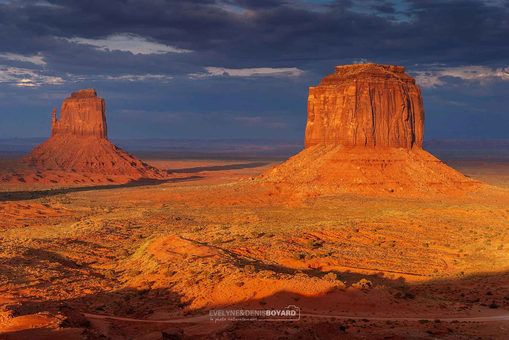 Coucher de soleil sur les célèbres "Butte" de Monument Valley.