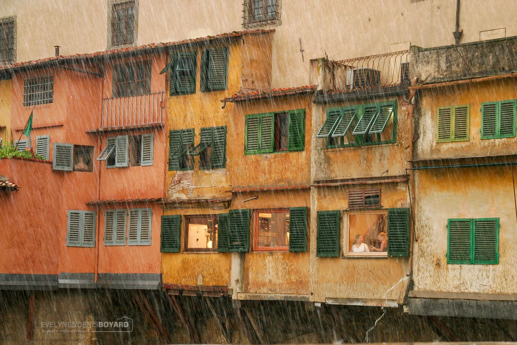 Le Ponte Vecchio sous une grosse averse (Florence).