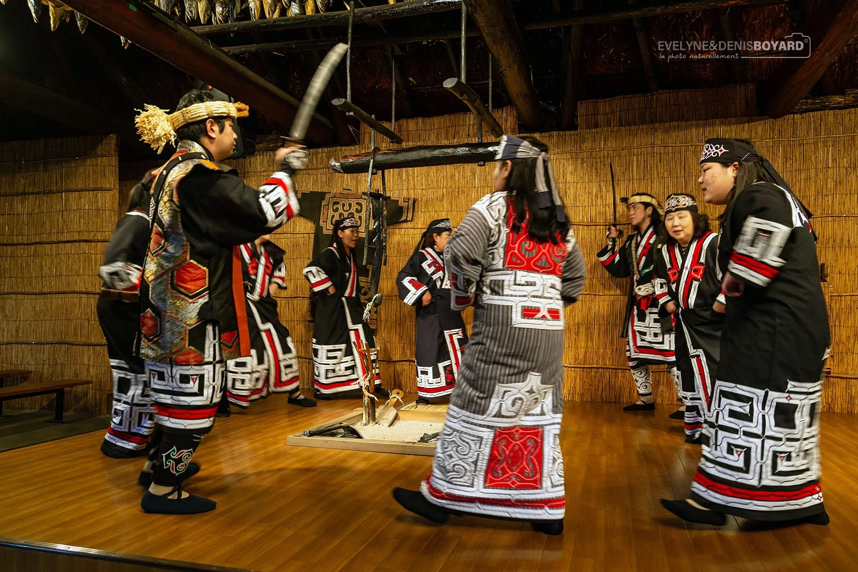 Danse rituelle des Aïnous, Hokkaido.