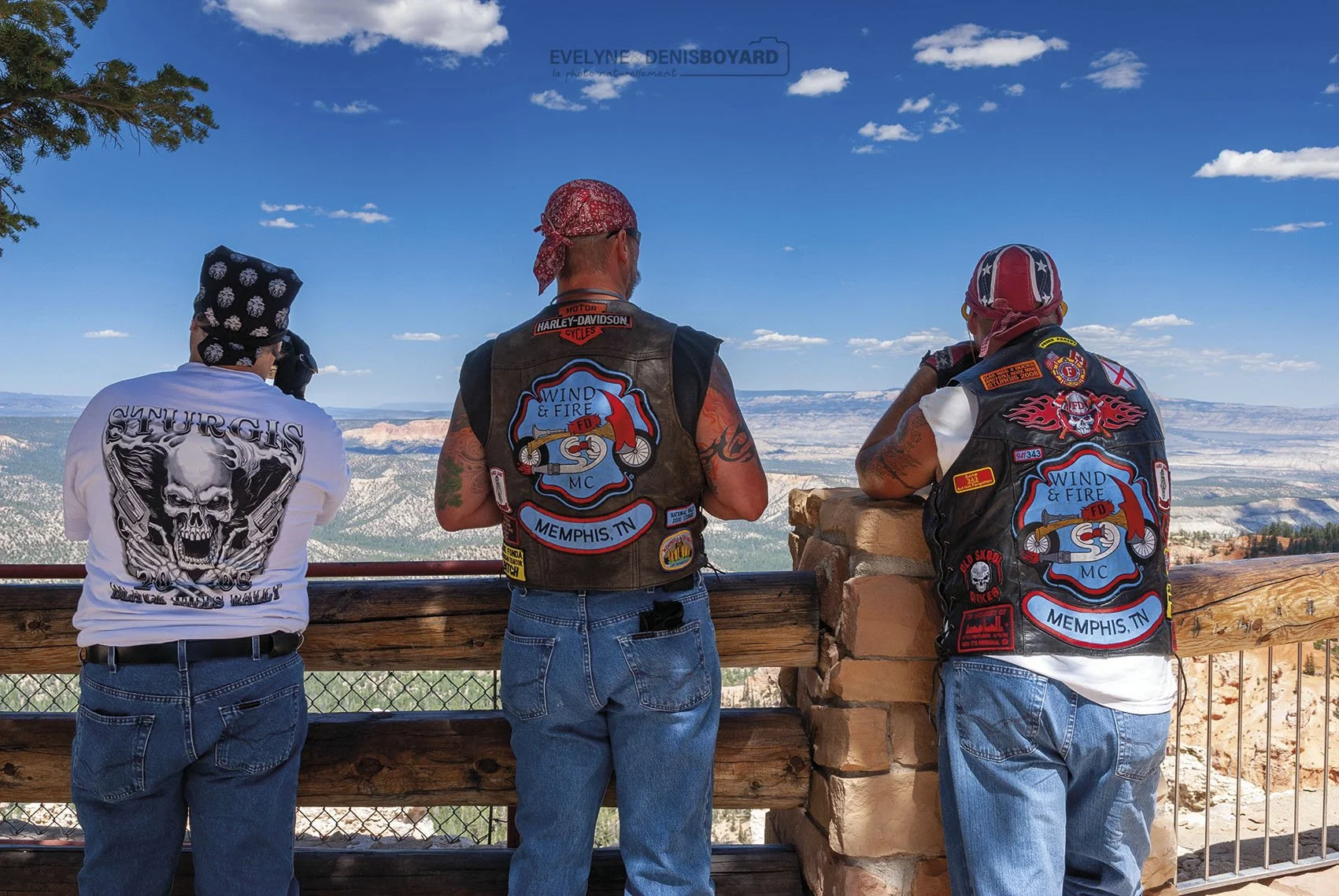Bikers admirant le Bryce Canyon (Utah).