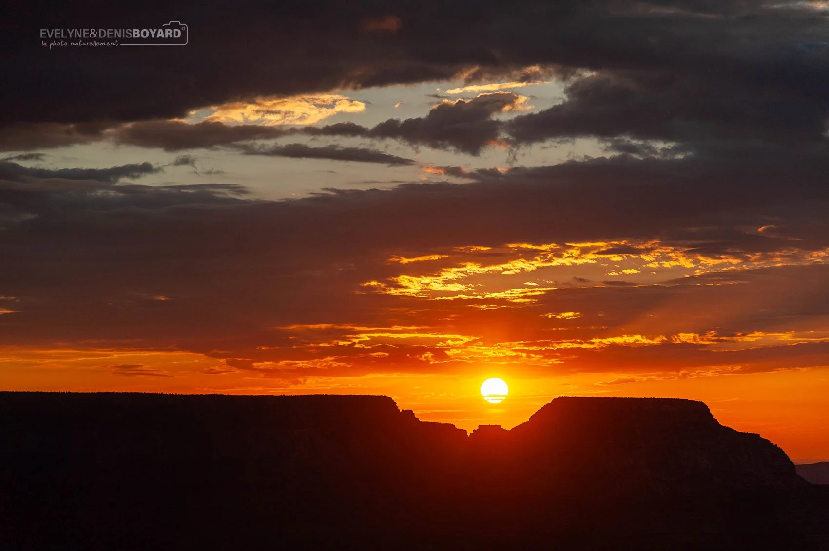 Lever de soleil sur le Grand Canyon.