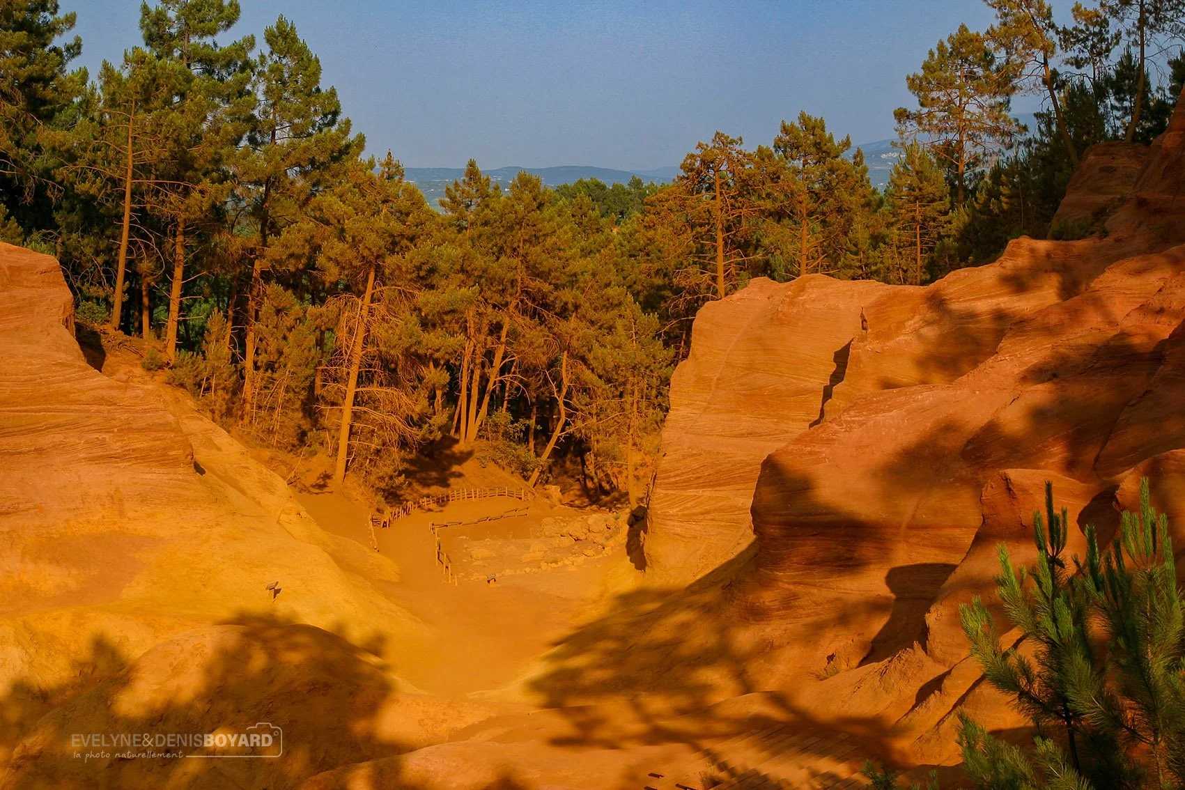 Sentier des ocres à Roussillon (Vaucluse).