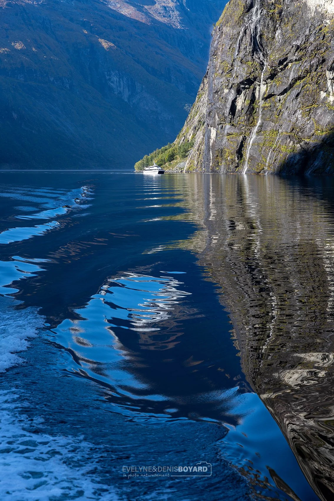 Effets sur l'eau près des rives du fjord de Geiranger.