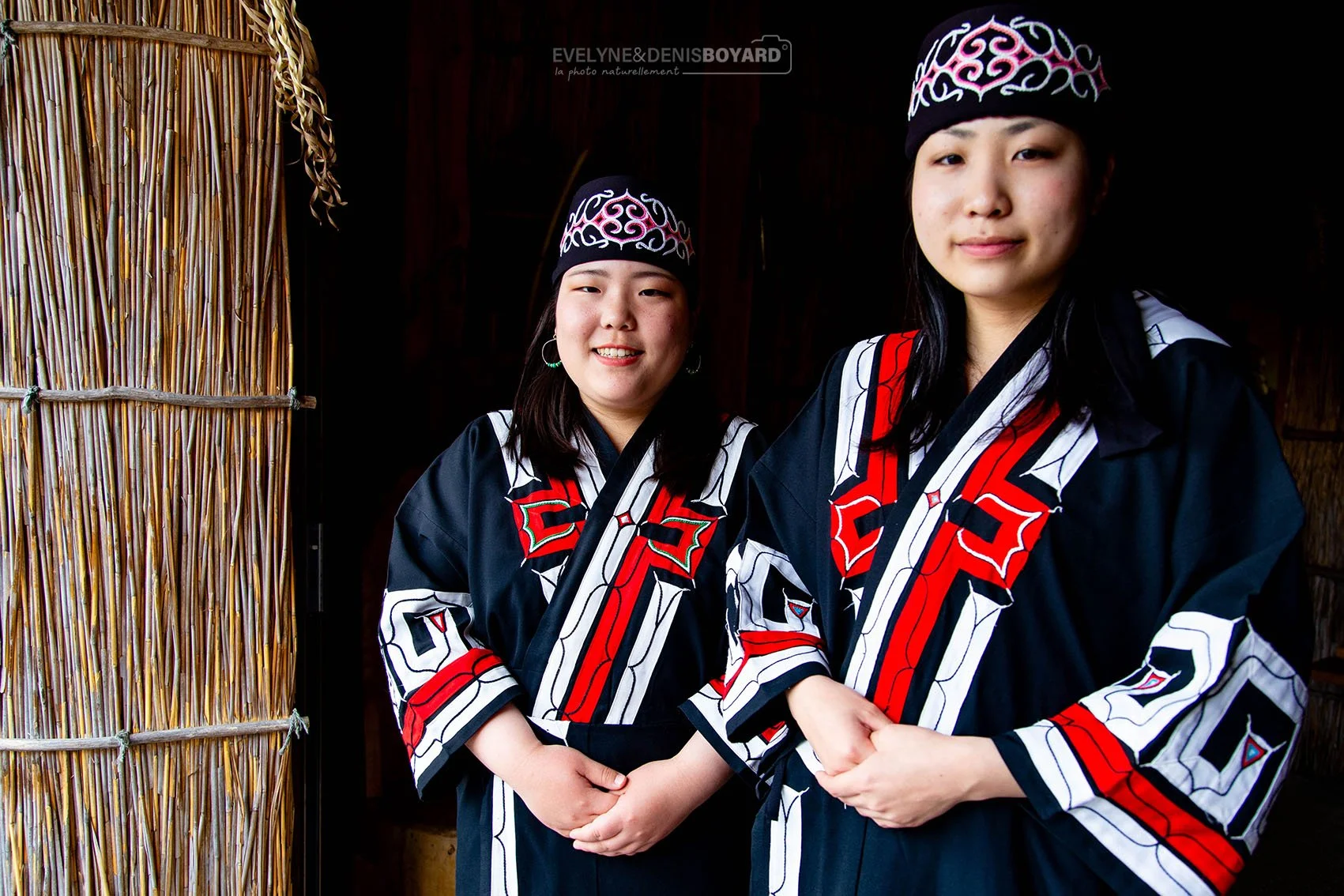 Femmes Aïnous, peuple aborigène du Japon, Hokkaido.