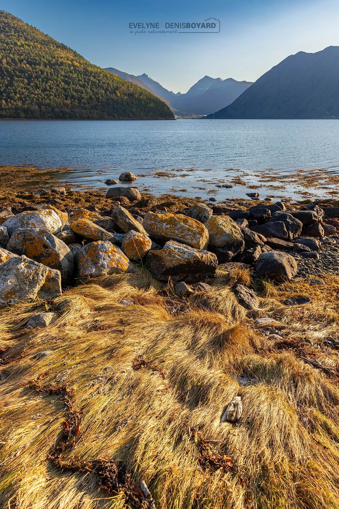 Fjord de Romsdal dans le comté de Møre og Romsdal, côte ouest.