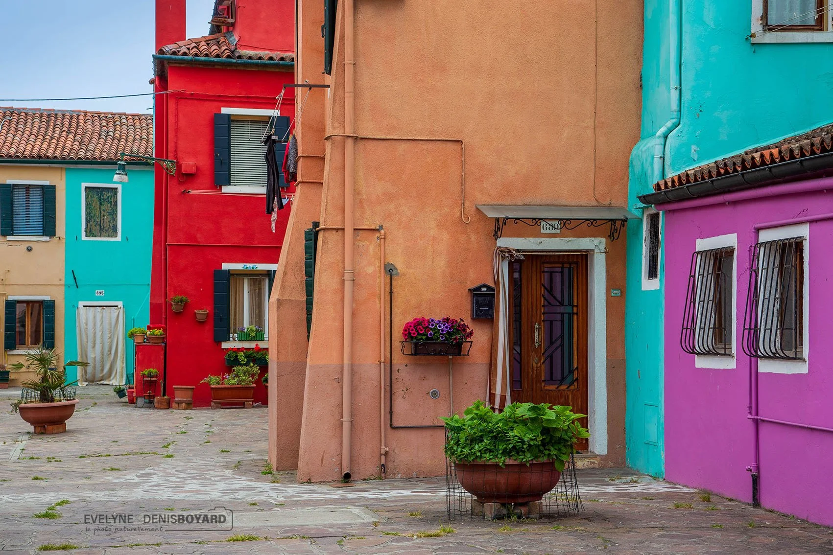 Les couleurs des façades sont choisies avec goût en jouant sur les oppositions (Burano).