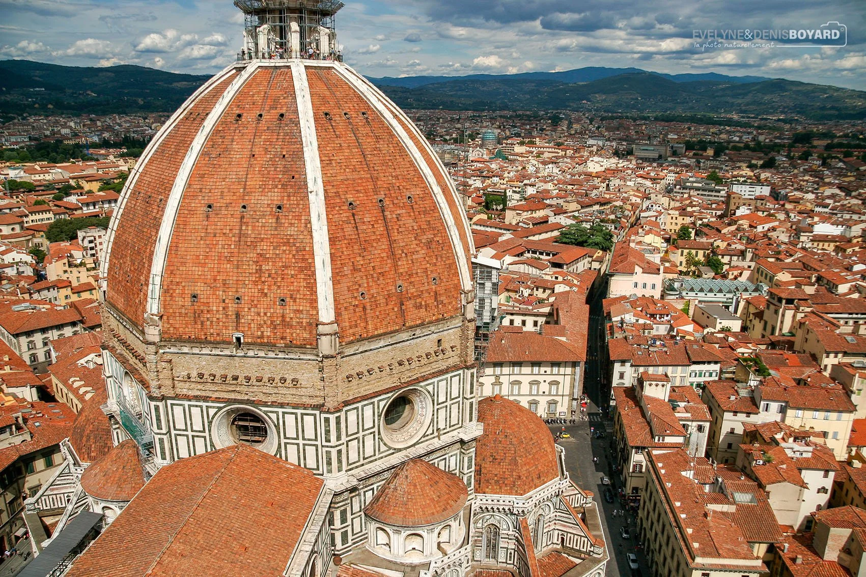 La coupole de la cathédrale de Florence, le Duomo, vue depuis le campanile de Giotto.