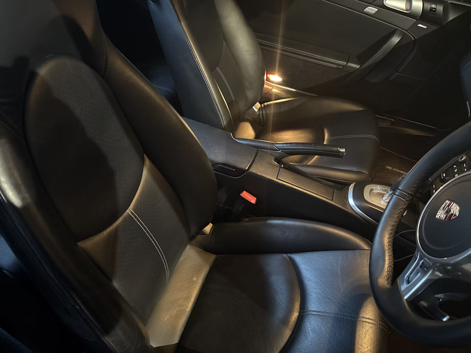 interior_front_seats-1738080084796.png