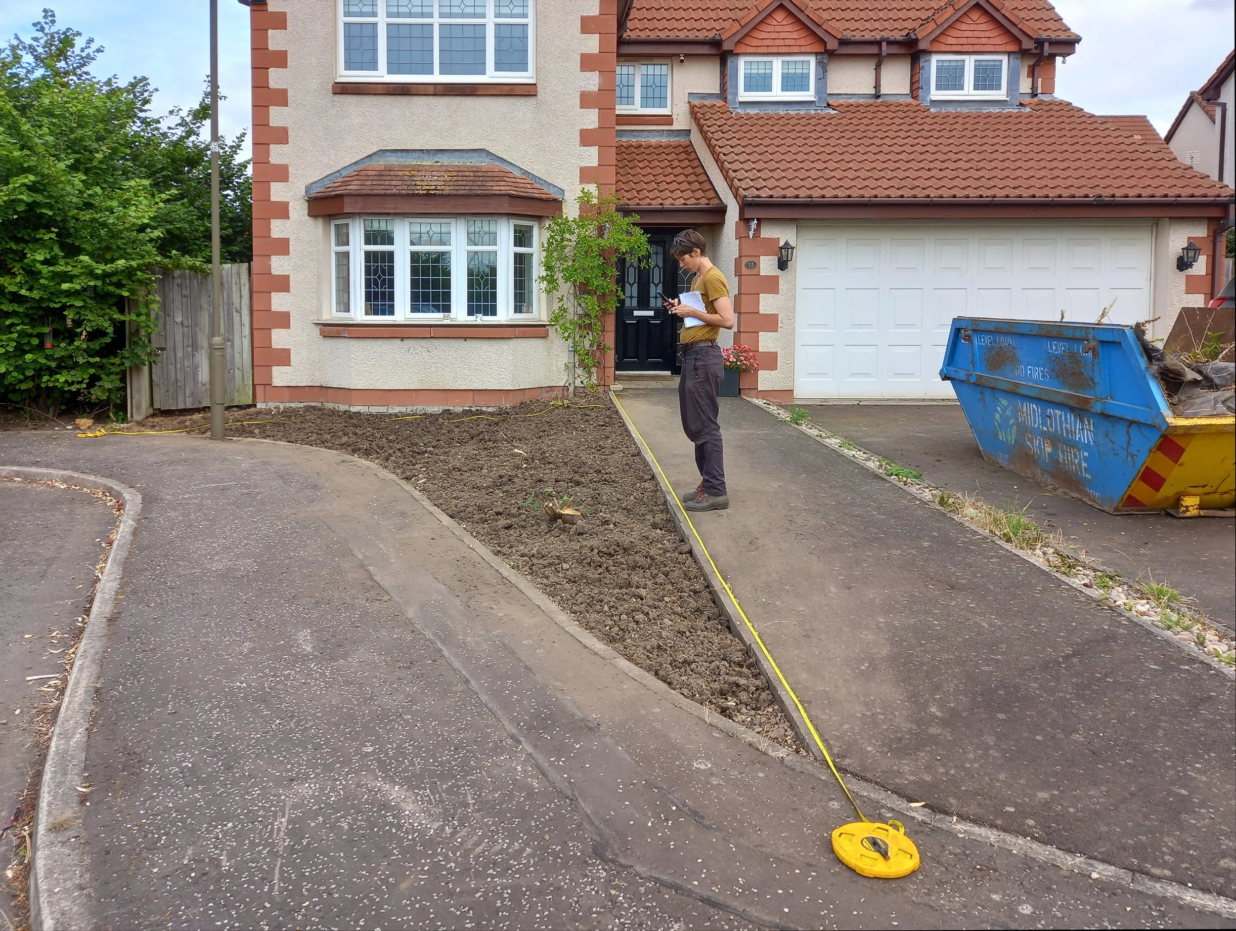 An empty bed waiting to be planted.