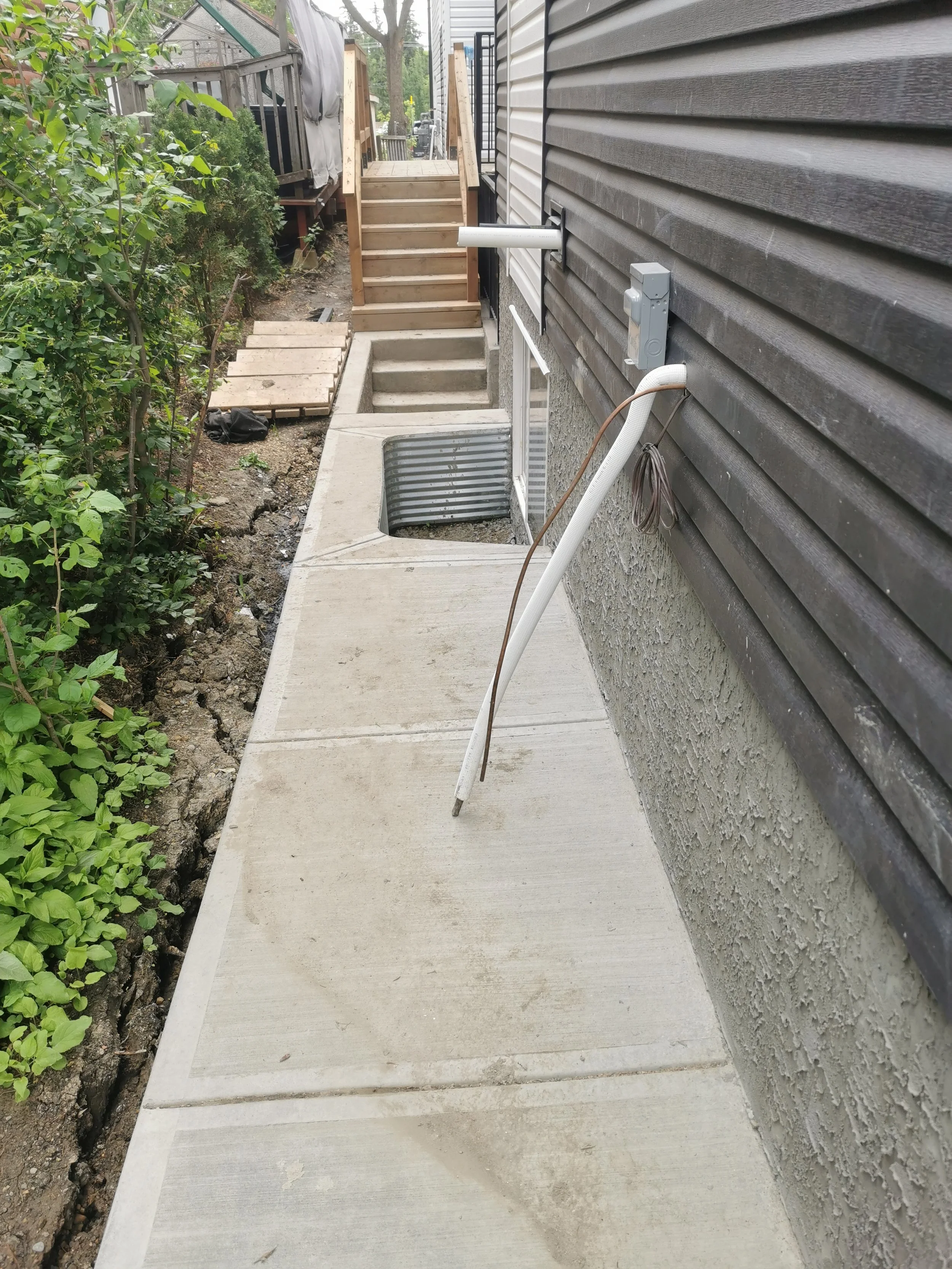 11135 77ave.jpg