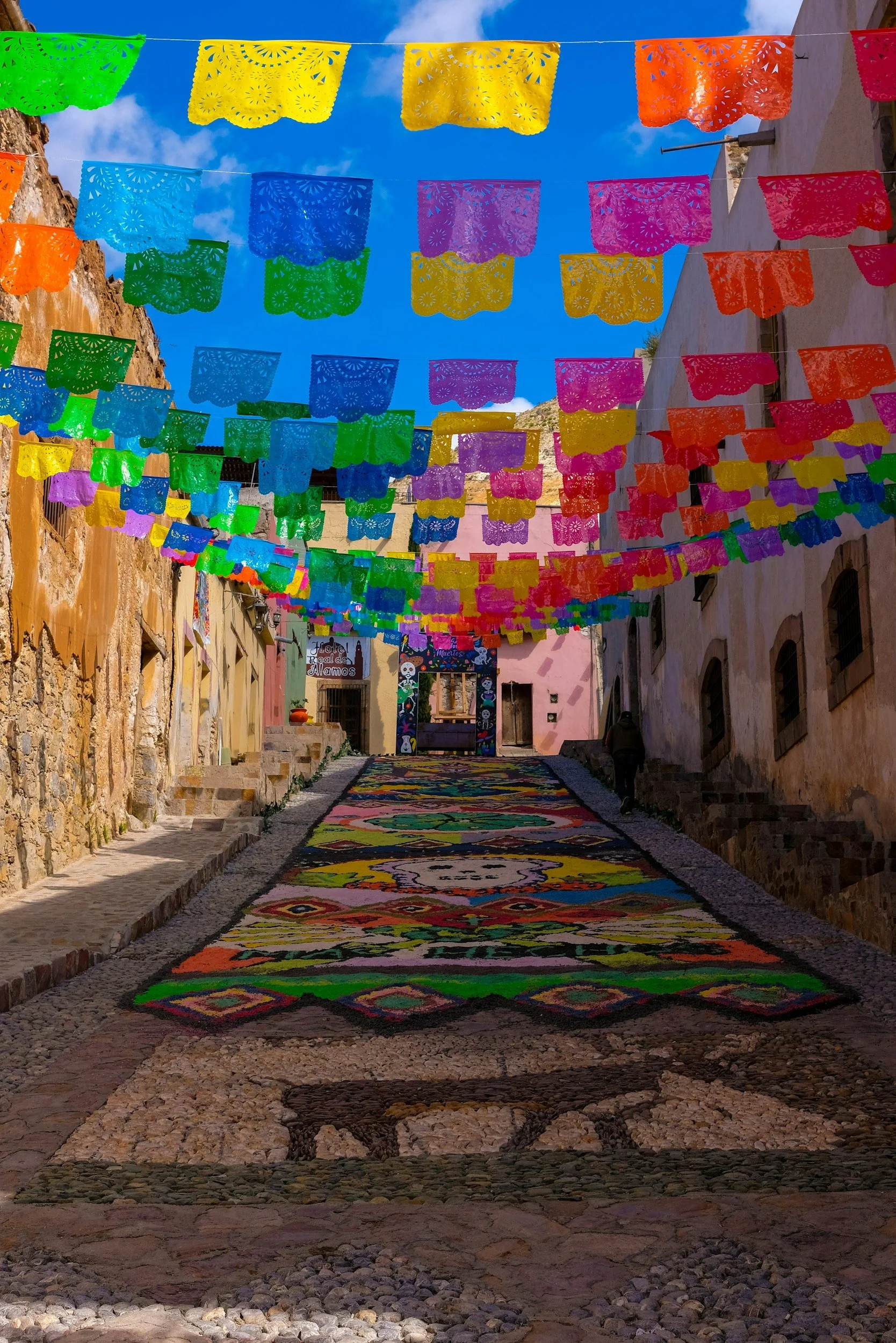 Celebrando Fuerza, Raíces y Legado: Mes de la Herencia Hispana