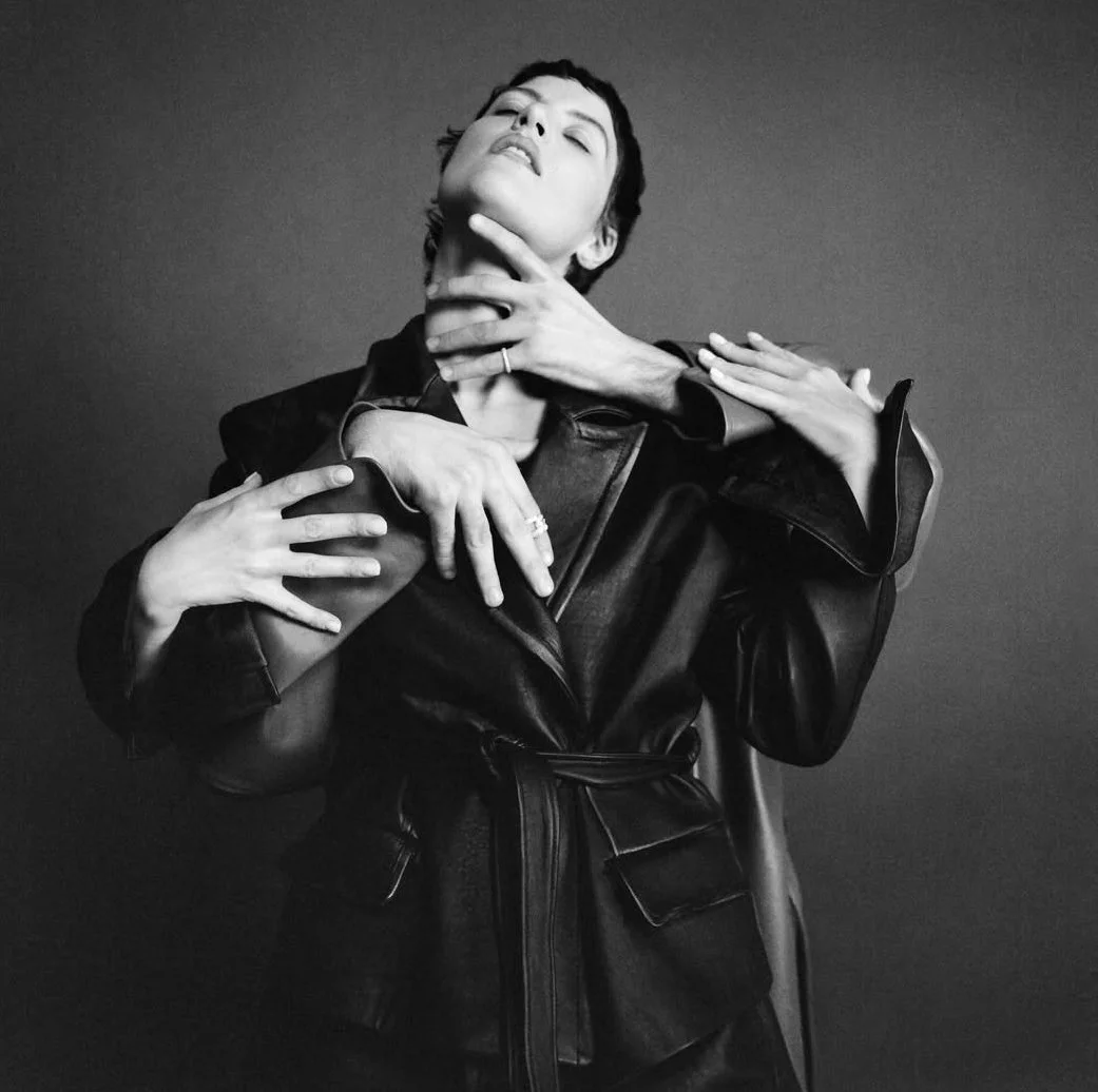 Aleksandra @domanska_naprawde & @mmcstudiodesign for @viva_magazyn 🔥Hands @ziolkox 🔥Styling @i.jpg