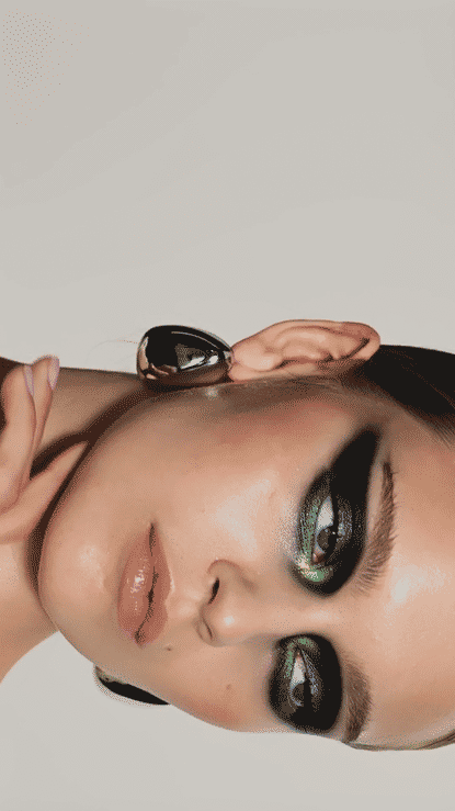 Make Up backstage 3-high.gif