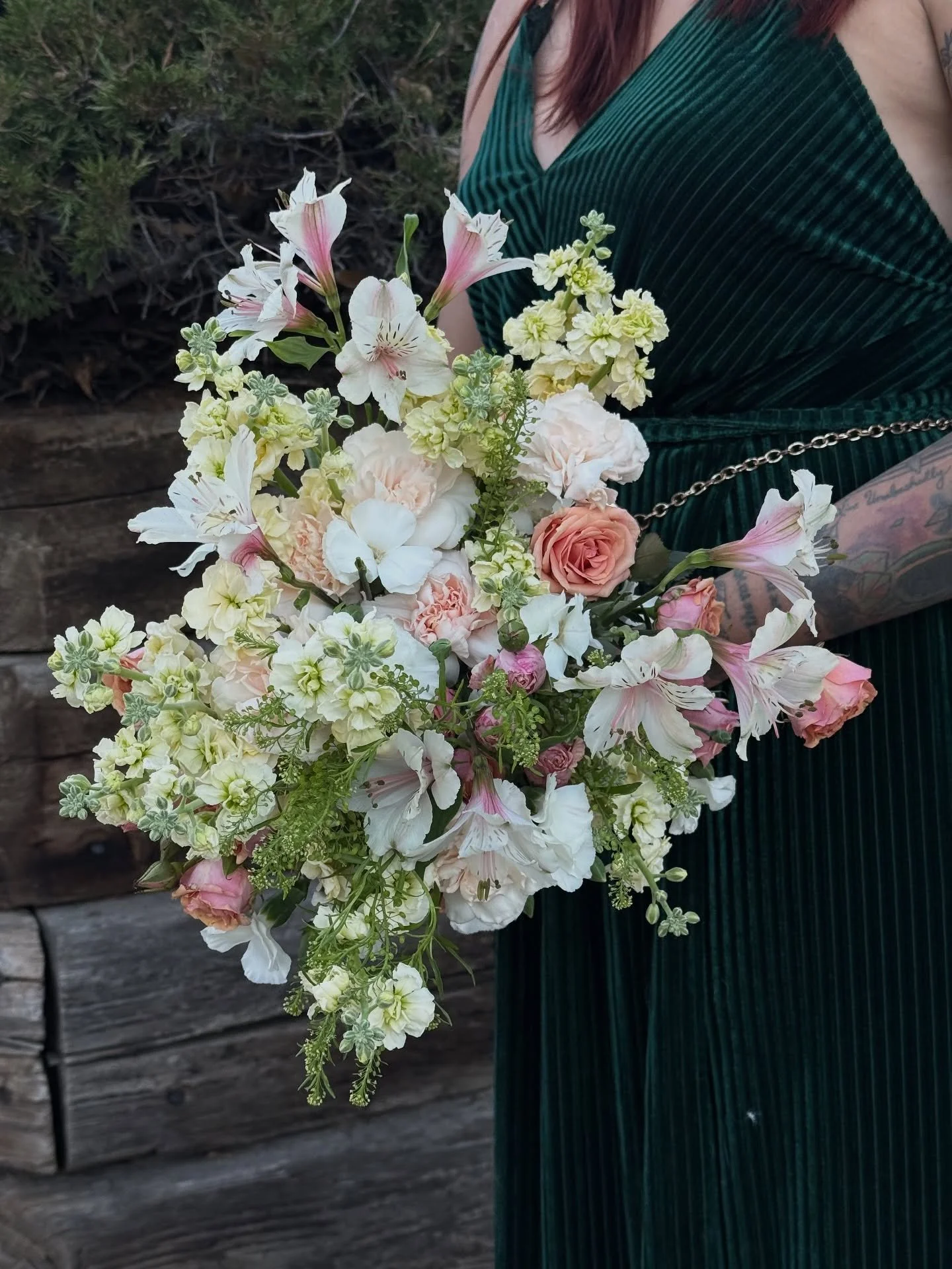 Softy 
.
.
.
.
.
.
.
.
 #coloradospringsflorist #weddingflowers #floraldesign #farmerflorist #flowers