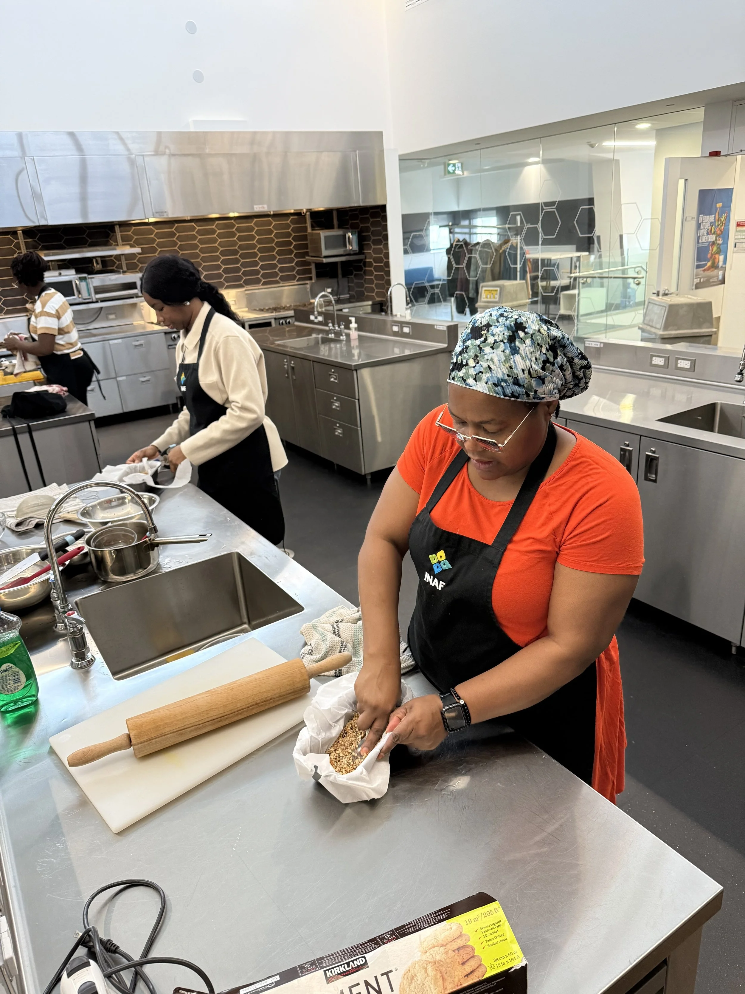 Femme en action cuisine