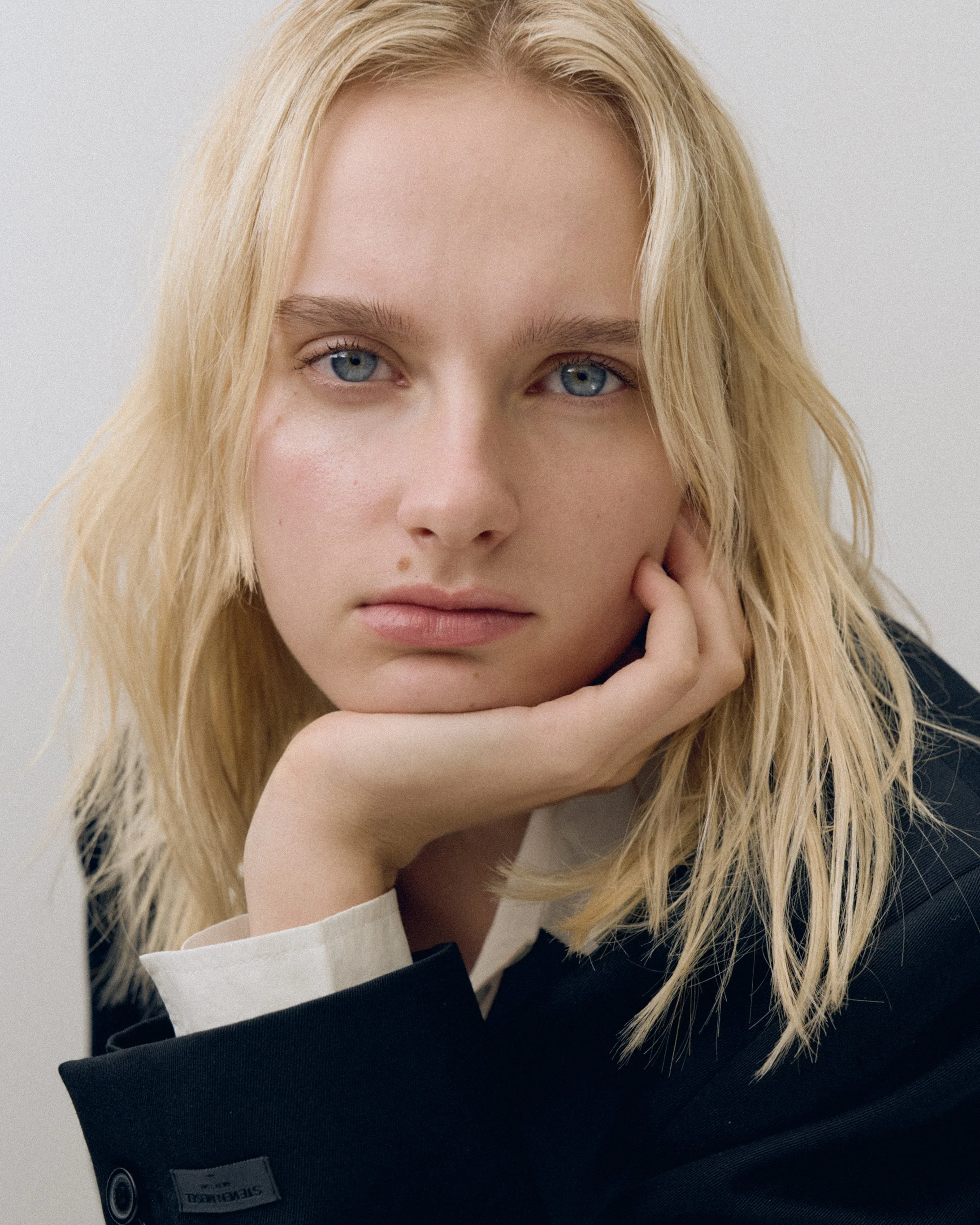 Fashion Fotoshooting mit Fotograf Stephan Glathe und Model Teresa (Munich Models). Hair & Make-up Artist Jennifer Krzechki. Using Typology.