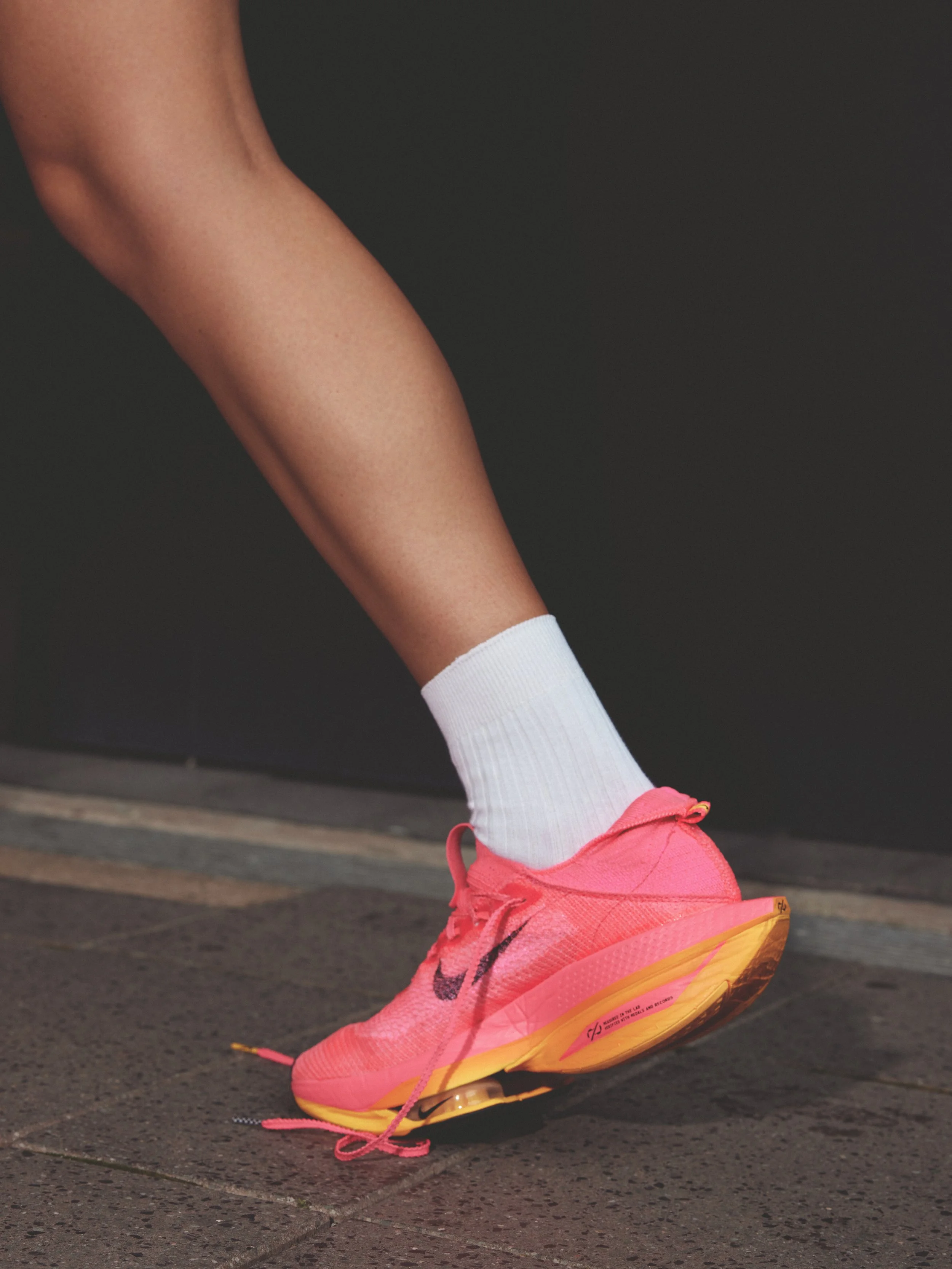 Sport Shooting mit Läuferin Maike, Nike x Jacquemus Kollektion, Fotografin Yve Adore, Hair & Make-up Jennifer Krzechki, Location Frankfurt am Main.