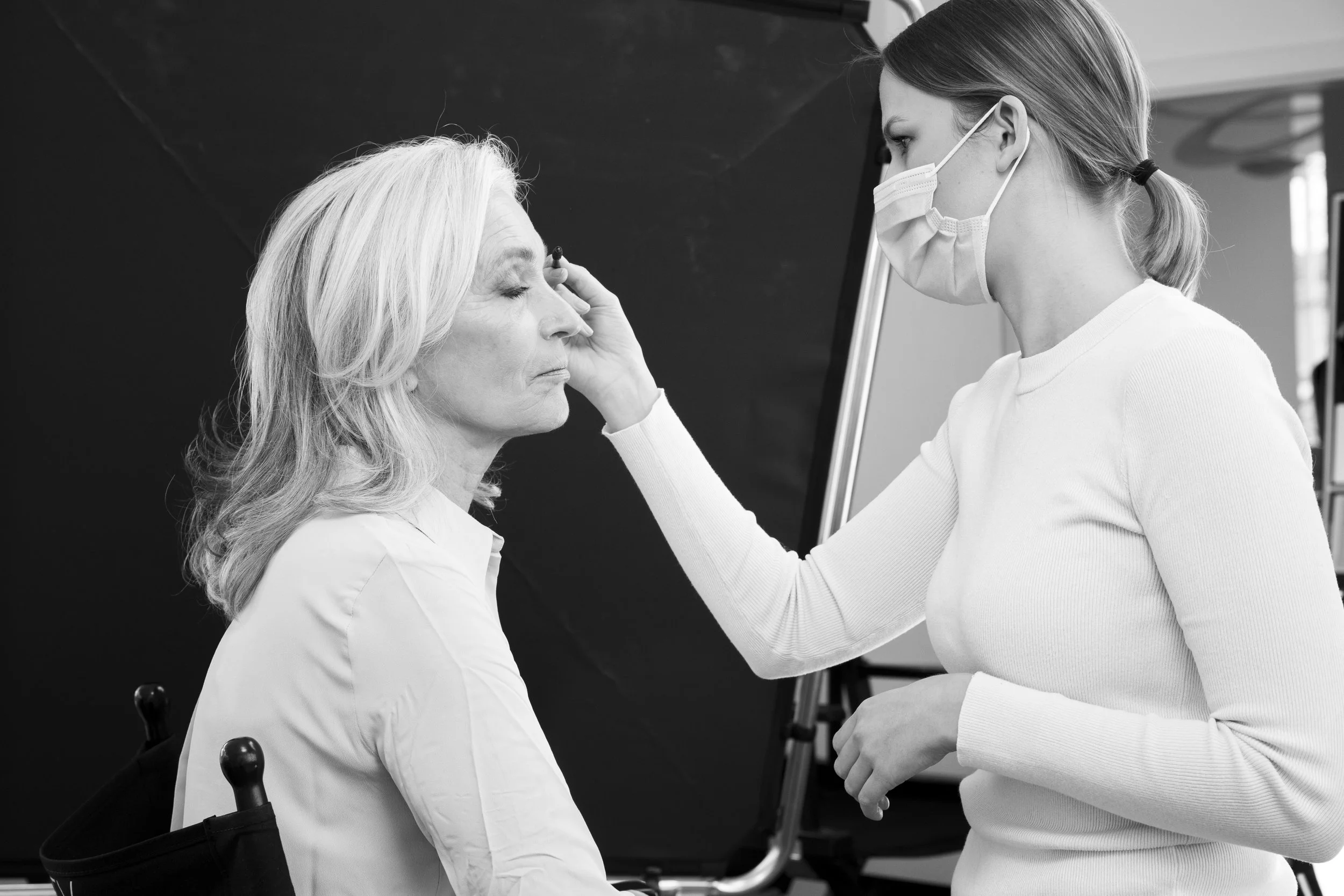 Making of /Behind the scenes Bilder der beast Beauty Academy Stuttgart Videoproduktion zur Online-Ausbildung zum staatlich anerkannten Beauty Expert. Als Hair & Make-up Artist hat Jennifer Krzechki Make-up Looks zu Themen wie Braut-Make-up, Best Ager