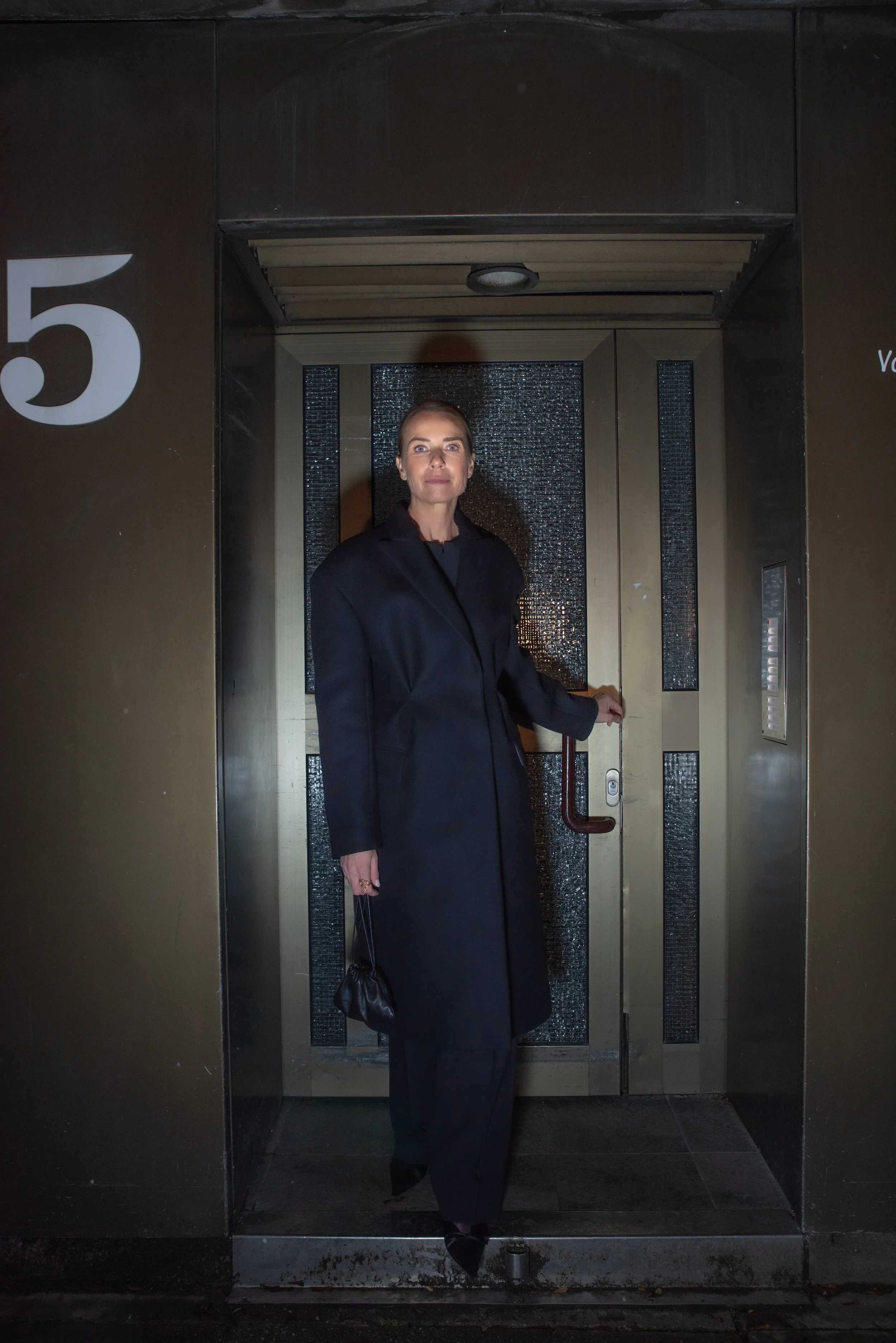 Portfolio Fashion Editorial mit Best Ager Model Susanne Zellmer. Fashion Styling Heidrun Schadmattern, Hairstyling Jennifer Krzechki.