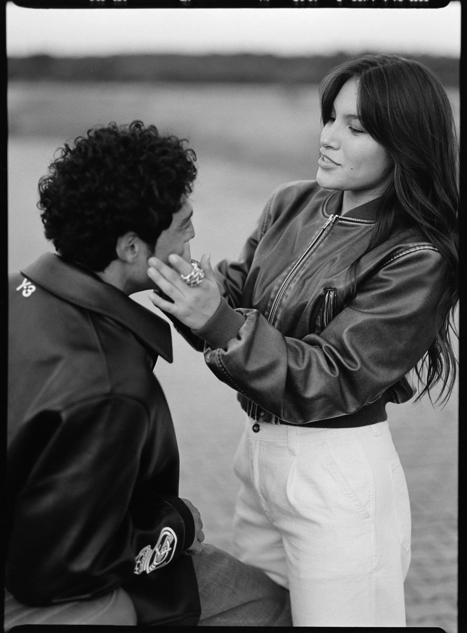 "The Road Beyond" Editorial für Numero Netherlands mit dem internationalen Model Cristiano Palmerini, fotografiert von Constantin Slotty, Fashion Styling Jenni Tarasova, Hairstyling und Make-up Jennifer Krzechki.