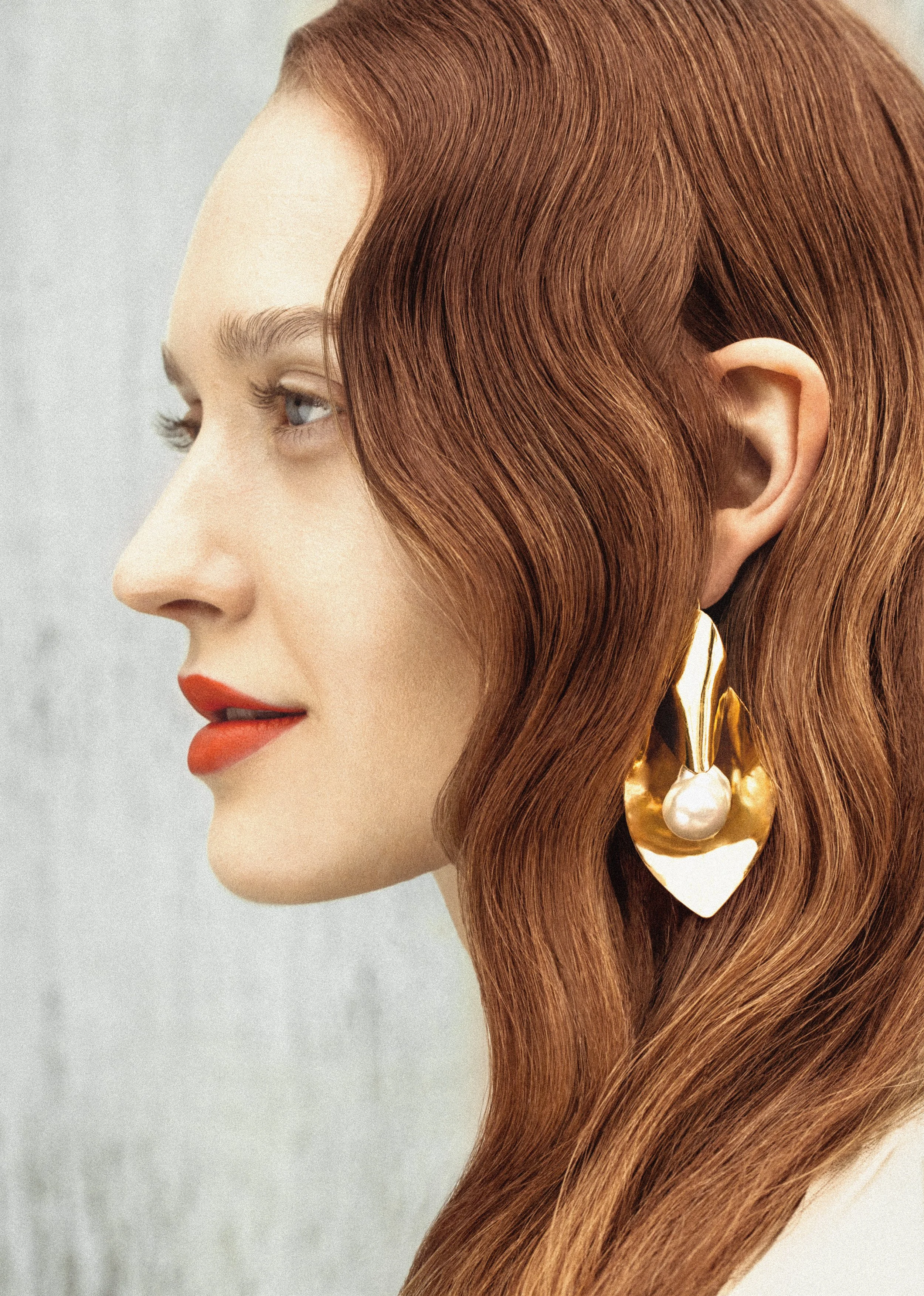 Elle Beauty Editorial mit Model Ivana Teklic (Louisa Models). Fotografiert von Lisa Jureczko, gestylt von Isabelle Barsch, frisiert von Daniele Zimotti (Keller Haircompany), geschminkt von Jennifer Krzechki, Maniküre von Jennifer Krzechki.