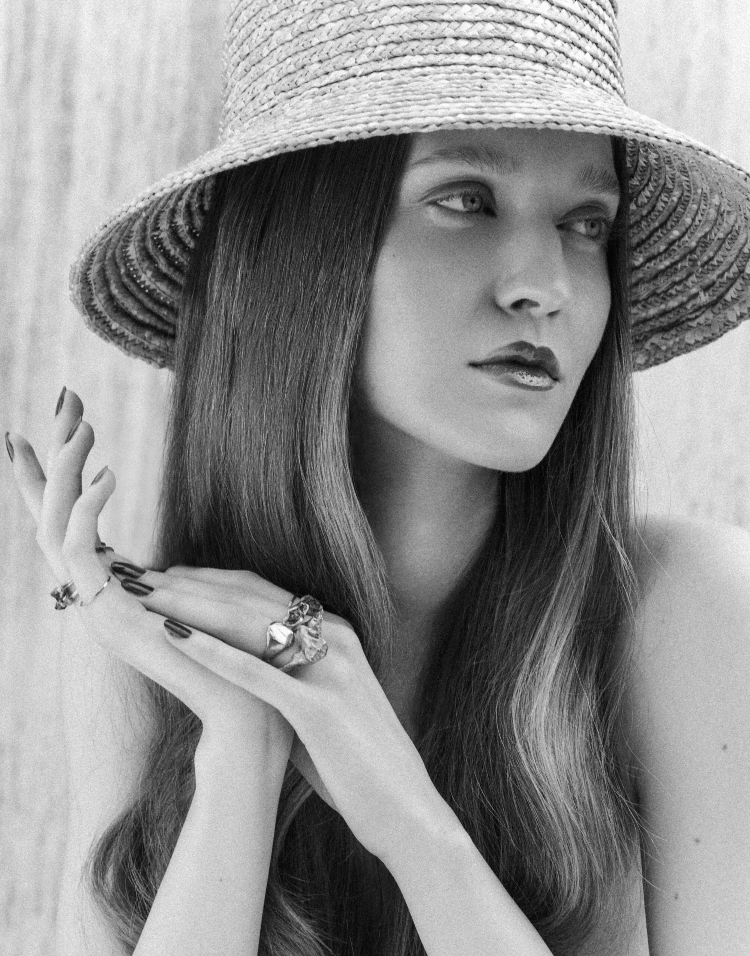 Elle Beauty Editorial mit Model Ivana Teklic (Louisa Models). Fotografiert von Lisa Jureczko, gestylt von Isabelle Barsch, frisiert von Daniele Zimotti (Keller Haircompany), geschminkt von Jennifer Krzechki, Maniküre von Jennifer Krzechki.