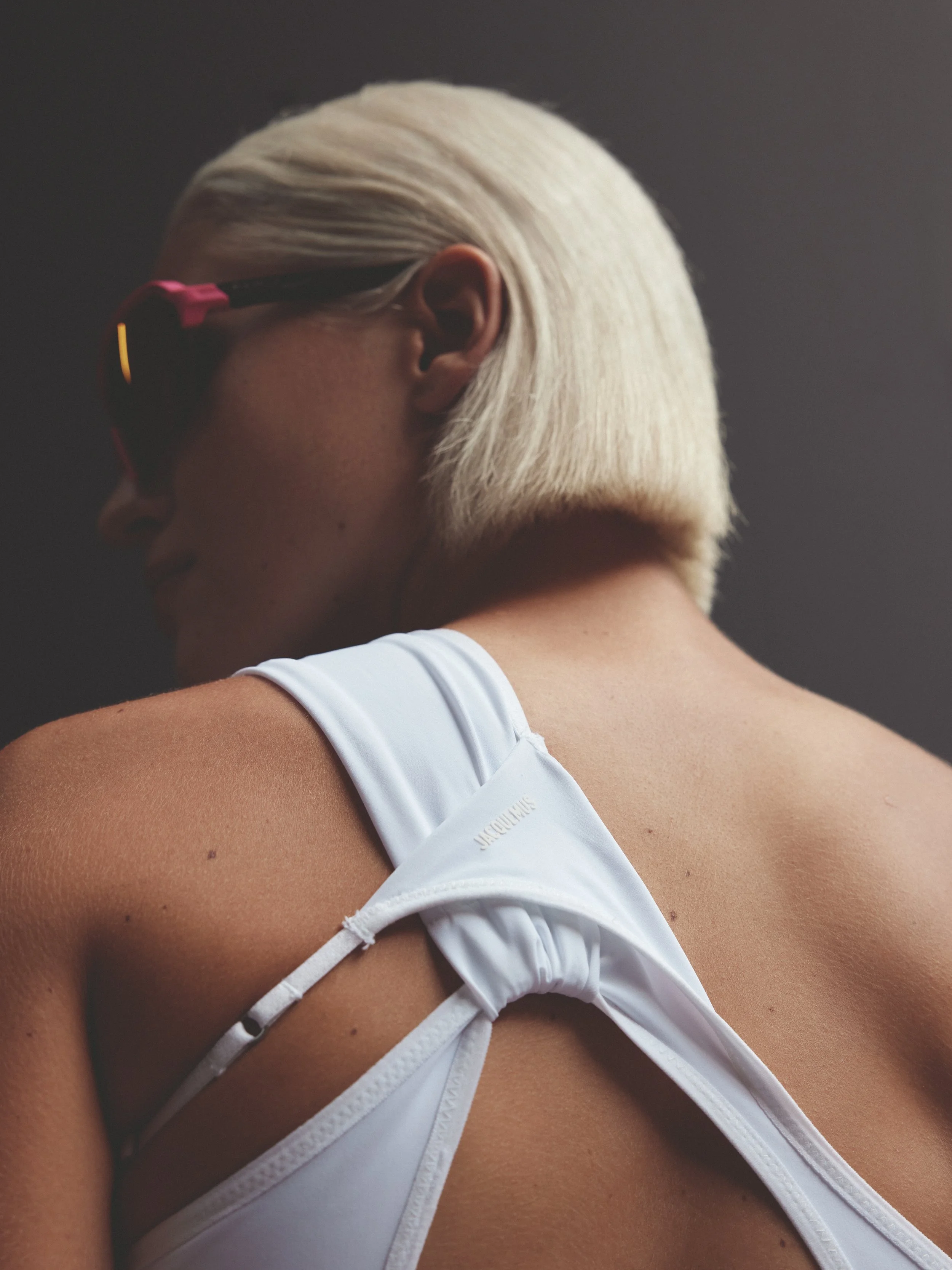 Close Up für Shooting mit Läuferin Maike, Nike x Jacquemus Kollektion, Fotografin Yve Adore, Hair & Make-up Jennifer Krzechki, Location Frankfurt am Main.