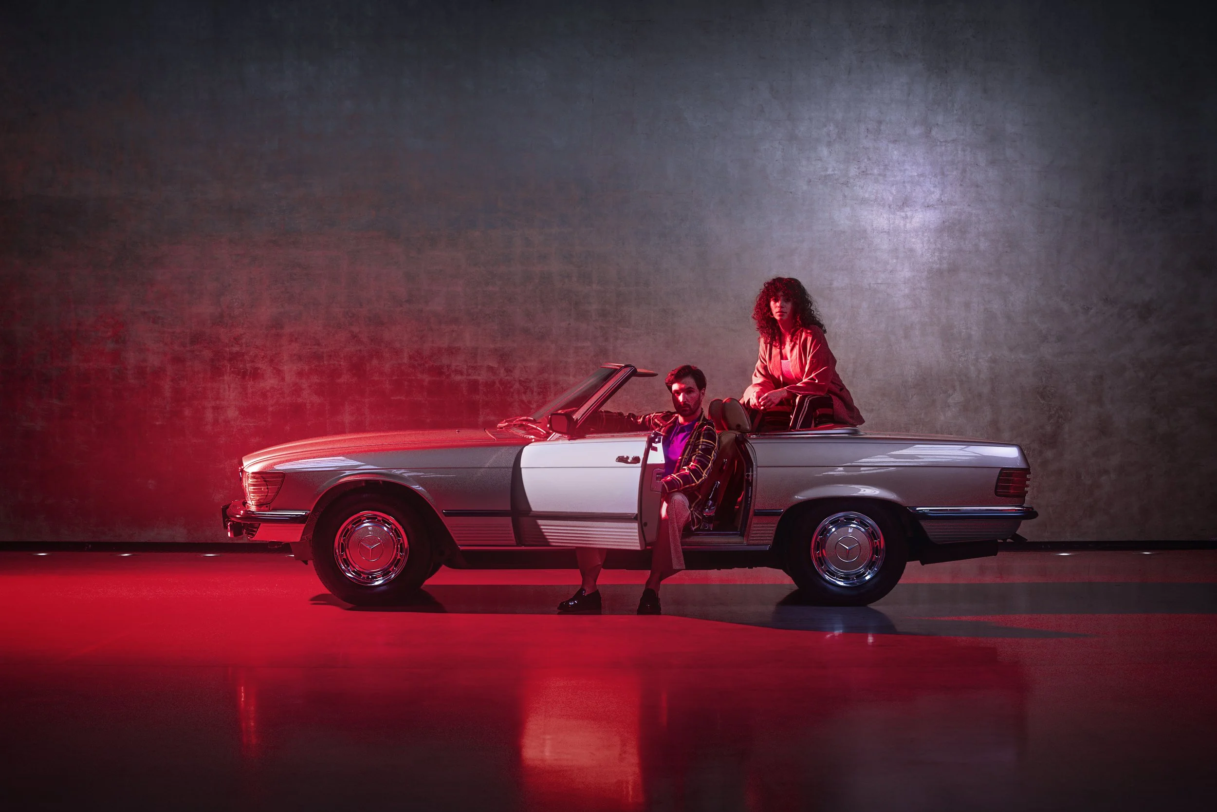 Kampagne für Mercedes Benz Museum Stuttgart Oldtimer SL Legacy Ausstellung. Photography Philipp Rupprecht, Fashion Styling Natalie Schneider, Hairstyling & Make-up Jennifer Krzechki. Using Chanel Beauty.