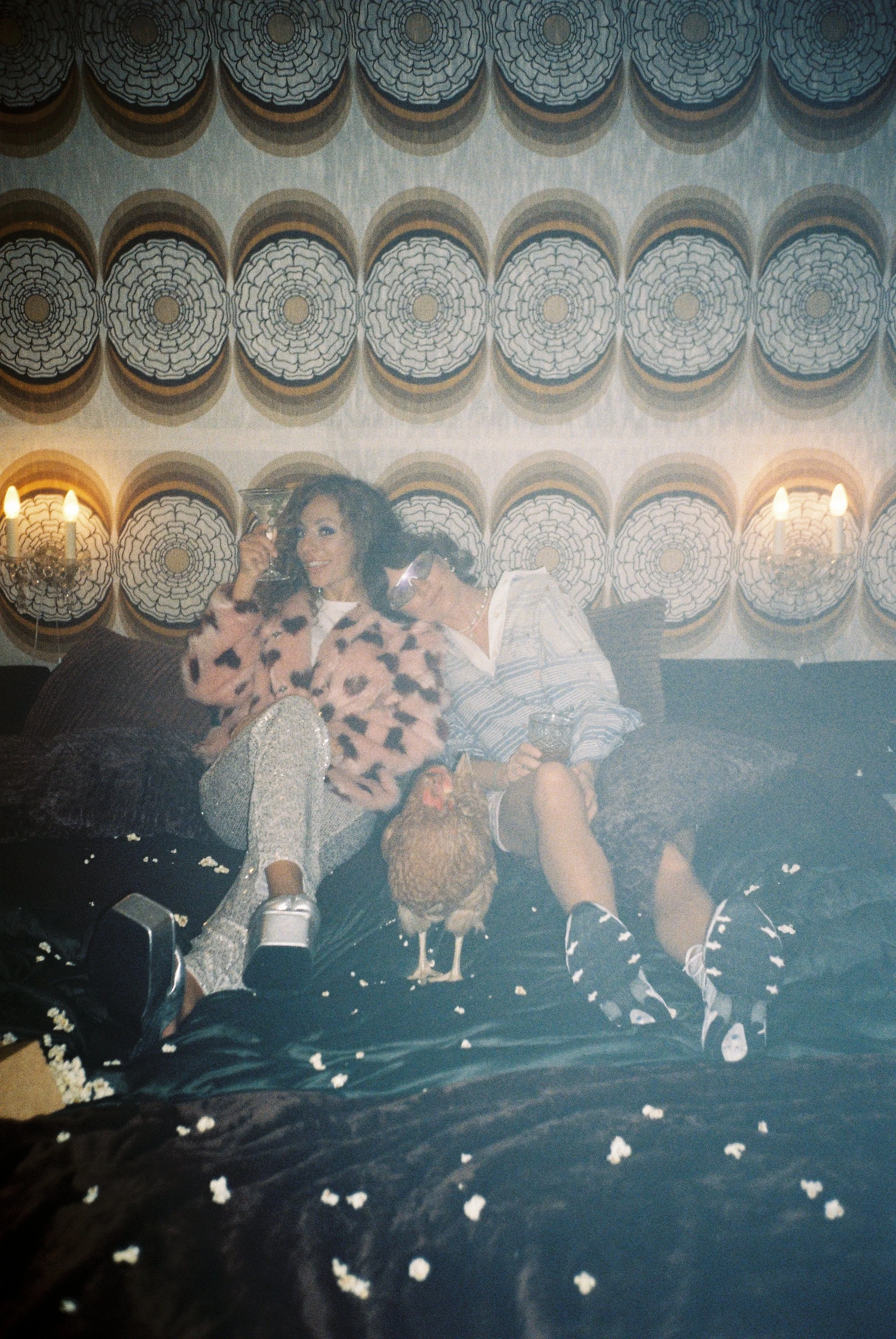 Commercial, Werbedreh für Kärcher. Videoproduktion vom Medienhaus Underpier, Agentur Loup, Foto und Film Make-up Artist am Set Jennifer Krzechki, Fashion Styling Marejke Schmidt. Using Charlotte Tilbury.