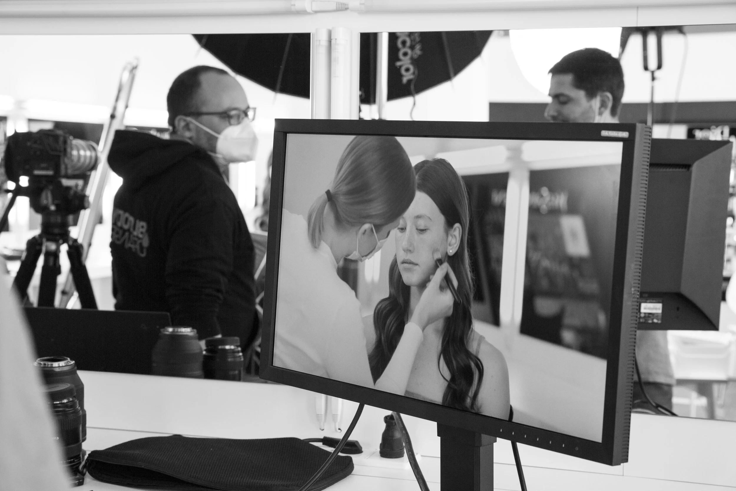 Making of /Behind the scenes Bilder der beast Beauty Academy Stuttgart Videoproduktion zur Online-Ausbildung zum staatlich anerkannten Beauty Expert. Als Hair & Make-up Artist hat Jennifer Krzechki Make-up Looks zu Themen wie Braut-Make-up, Best Ager