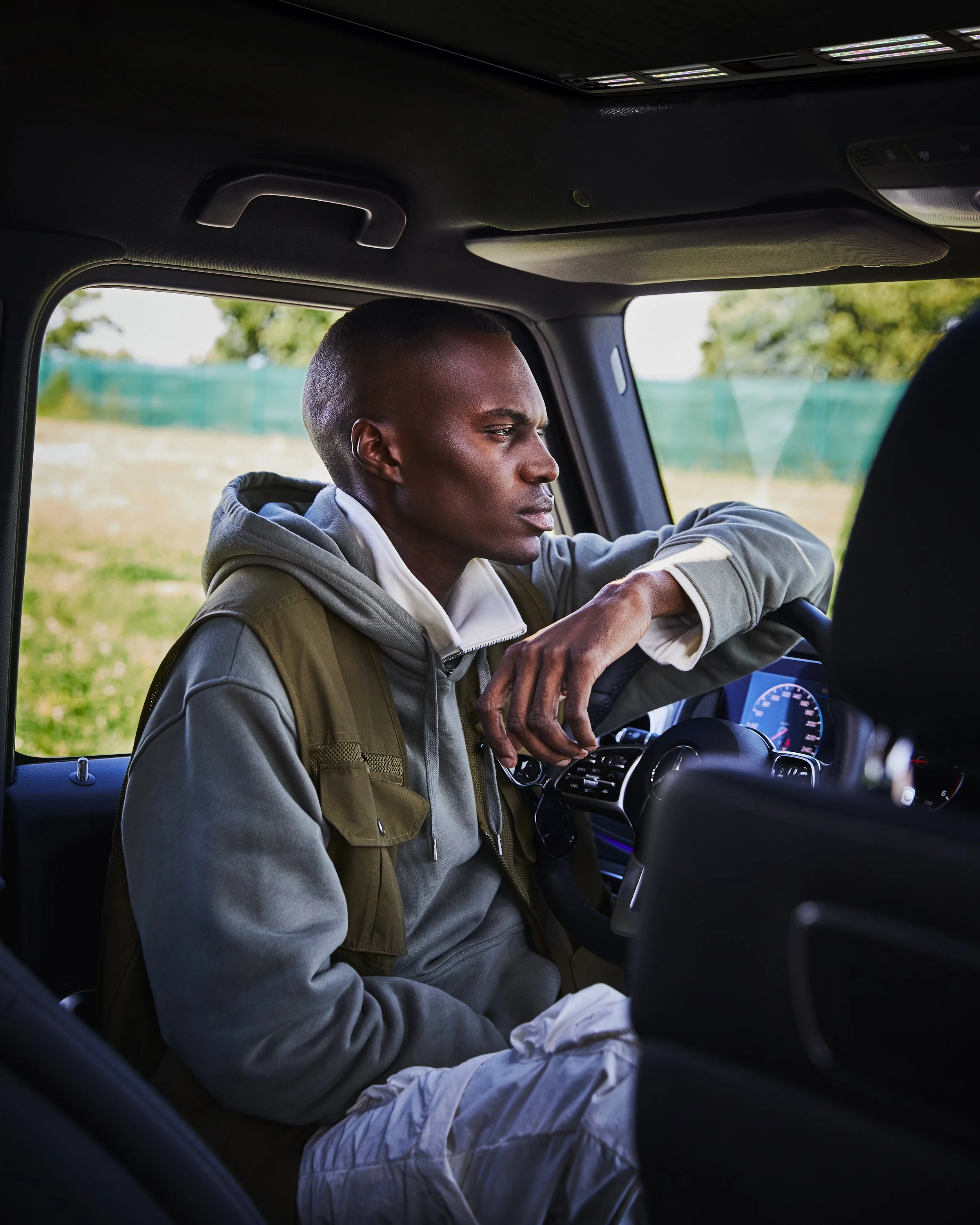 Social Media Content Foto-und Videoshooting für Mercedes Benz G-Klasse. Hair & Make-up Artist Jennifer Krzechki, Fotografin Stefanie Päffgen, Agentur Banauten, Fashion Styling Marejke Schmidt.