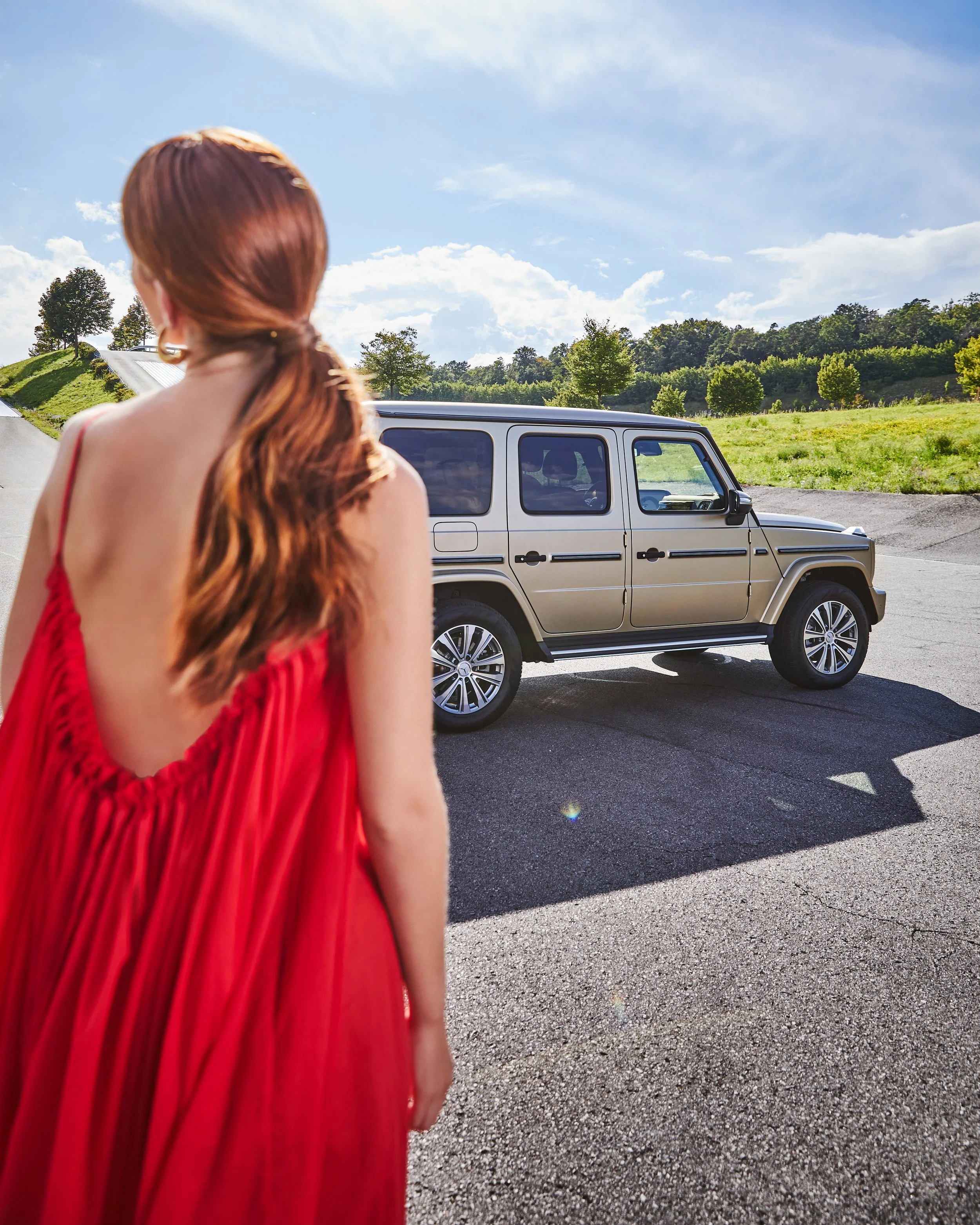 Social Media Content Foto-und Videoshooting für Mercedes Benz G-Klasse. Hair & Make-up Artist Jennifer Krzechki, Fotografin Stefanie Päffgen, Agentur Banauten, Fashion Styling Marejke Schmidt.