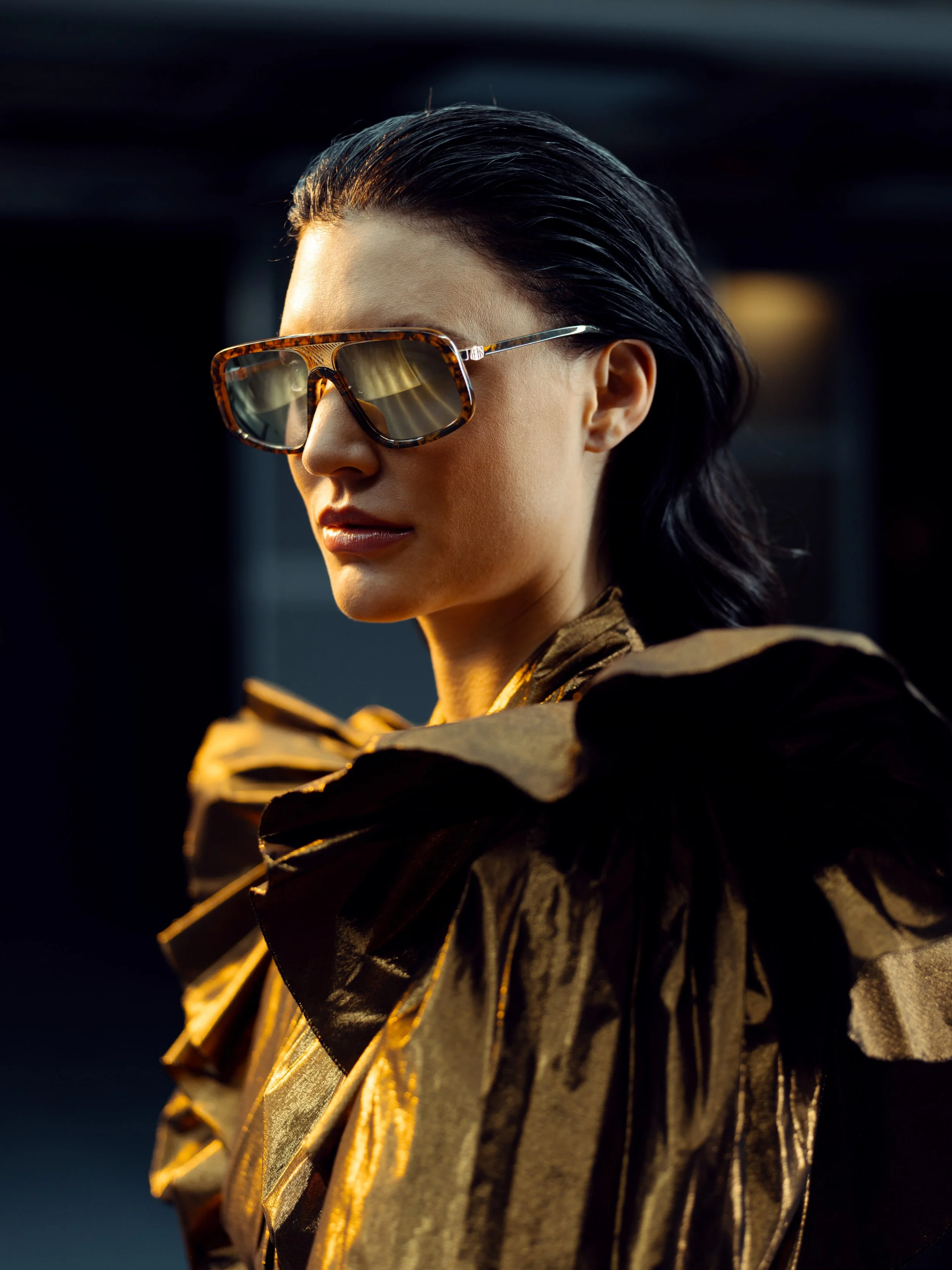Porträt des Models Amo Völker für eine Kampagne von Maybach Eyewear. Hair & Make-up Artist Jennifer Krzechki, Fotograf Yannick Wolff, Agentur Banauten, Fashion Styling Sanne Roesch. Using Tom Ford Beauty.