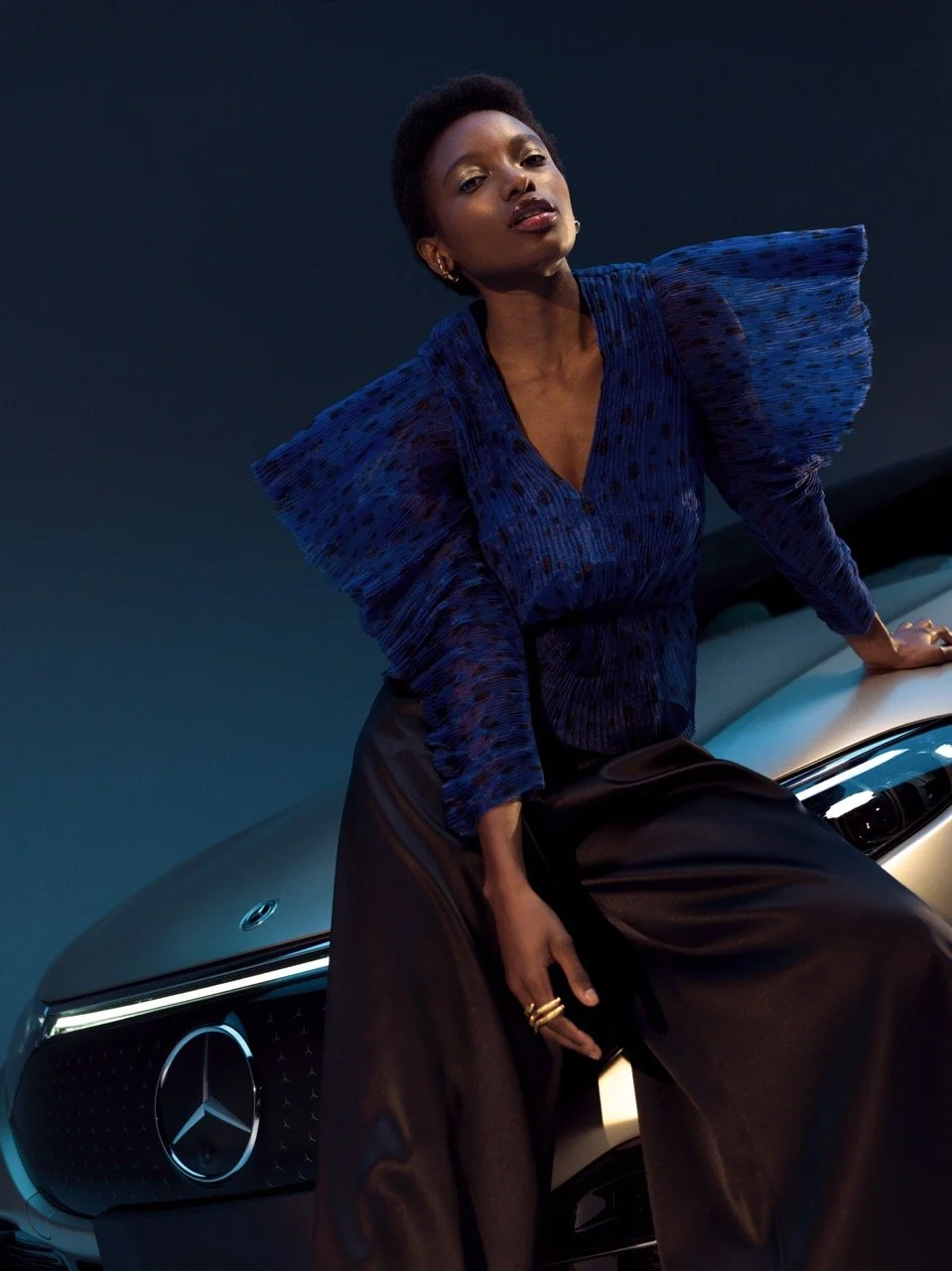 Porträt des internationalen Models Nathaly Onez aus einer Social Media Content Foto-und Video Produktion für Mercedes Benz / Maybach. Hair & Make-up Artist Jennifer Krzechki, Fotograf Yannick Wolff, Agentur Banauten, Fashion Styling Adelaida Cue Bär.