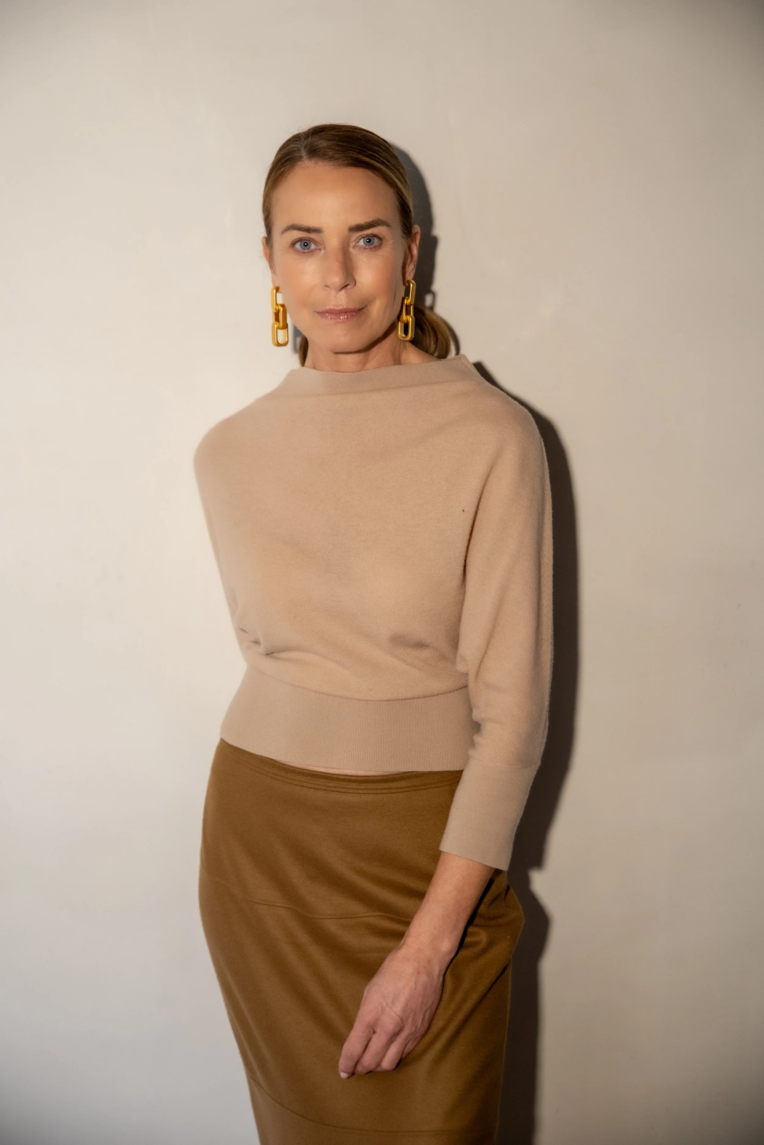 Portfolio Fashion Editorial mit Best Ager Model Susanne Zellmer. Fashion Styling Heidrun Schadmattern, Hairstyling Jennifer Krzechki.