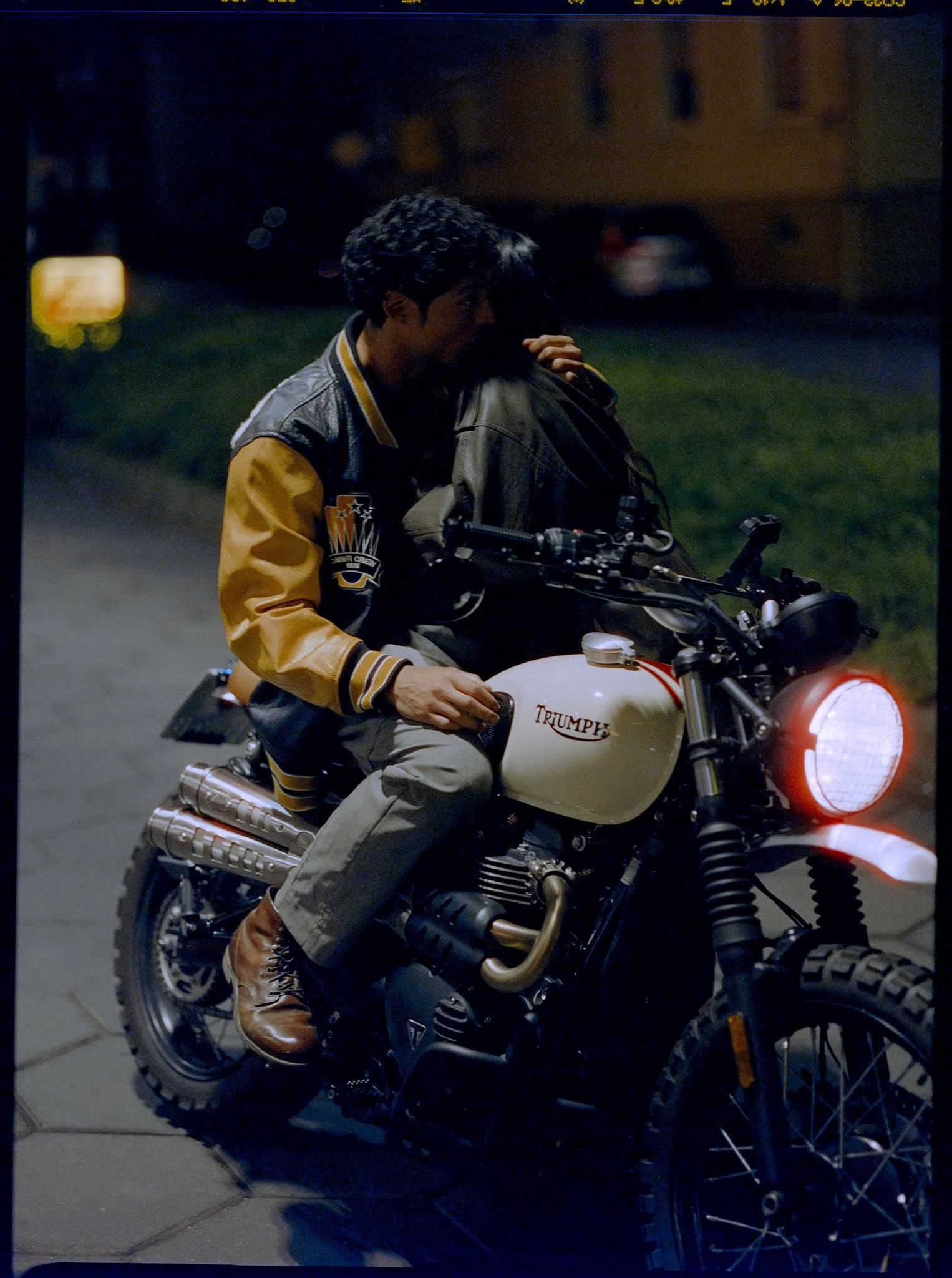 "The Road Beyond" Editorial für Numero Netherlands mit dem internationalen Model Cristiano Palmerini, fotografiert von Constantin Slotty, Fashion Styling Jenni Tarasova, Hairstyling und Make-up Jennifer Krzechki.