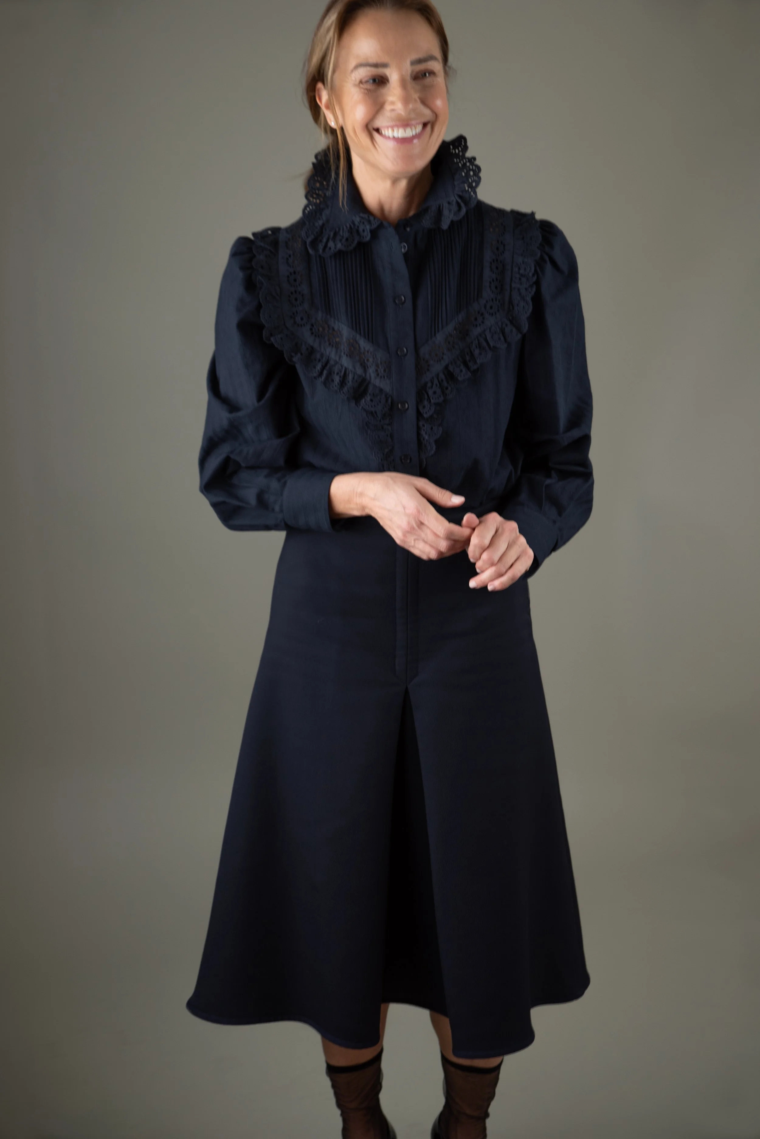 Portfolio Fashion Editorial mit Best Ager Model Susanne Zellmer. Fashion Styling Heidrun Schadmattern, Hairstyling Jennifer Krzechki.