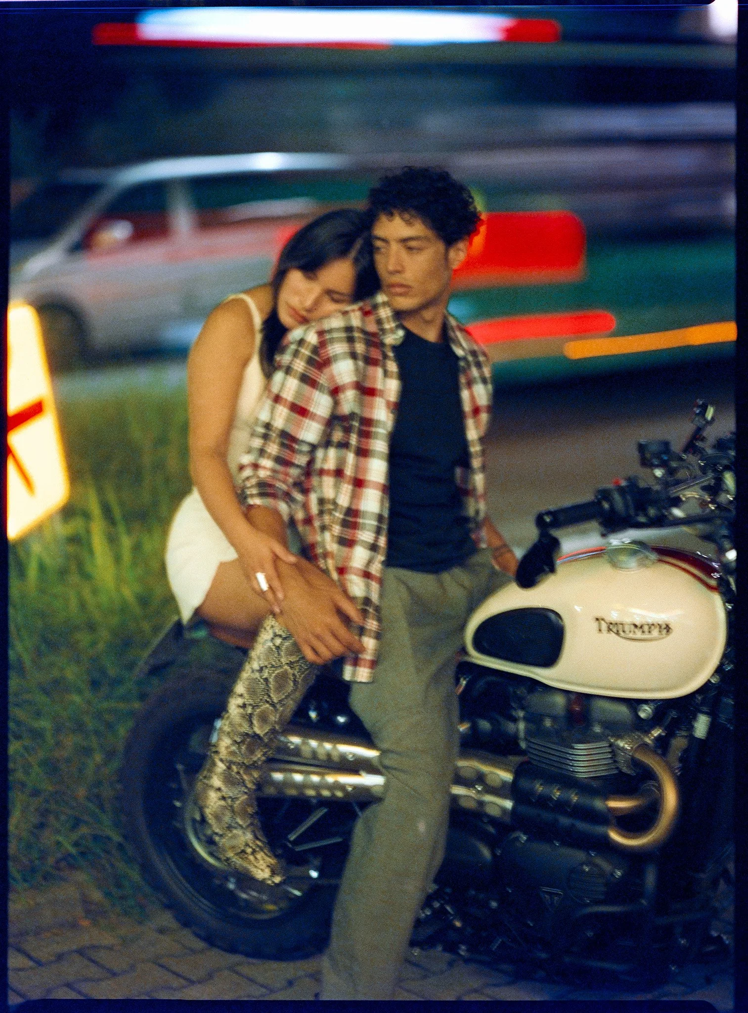 "The Road Beyond" Editorial für Numero Netherlands mit dem internationalen Model Cristiano Palmerini, fotografiert von Constantin Slotty, Fashion Styling Jenni Tarasova, Hairstyling und Make-up Jennifer Krzechki.