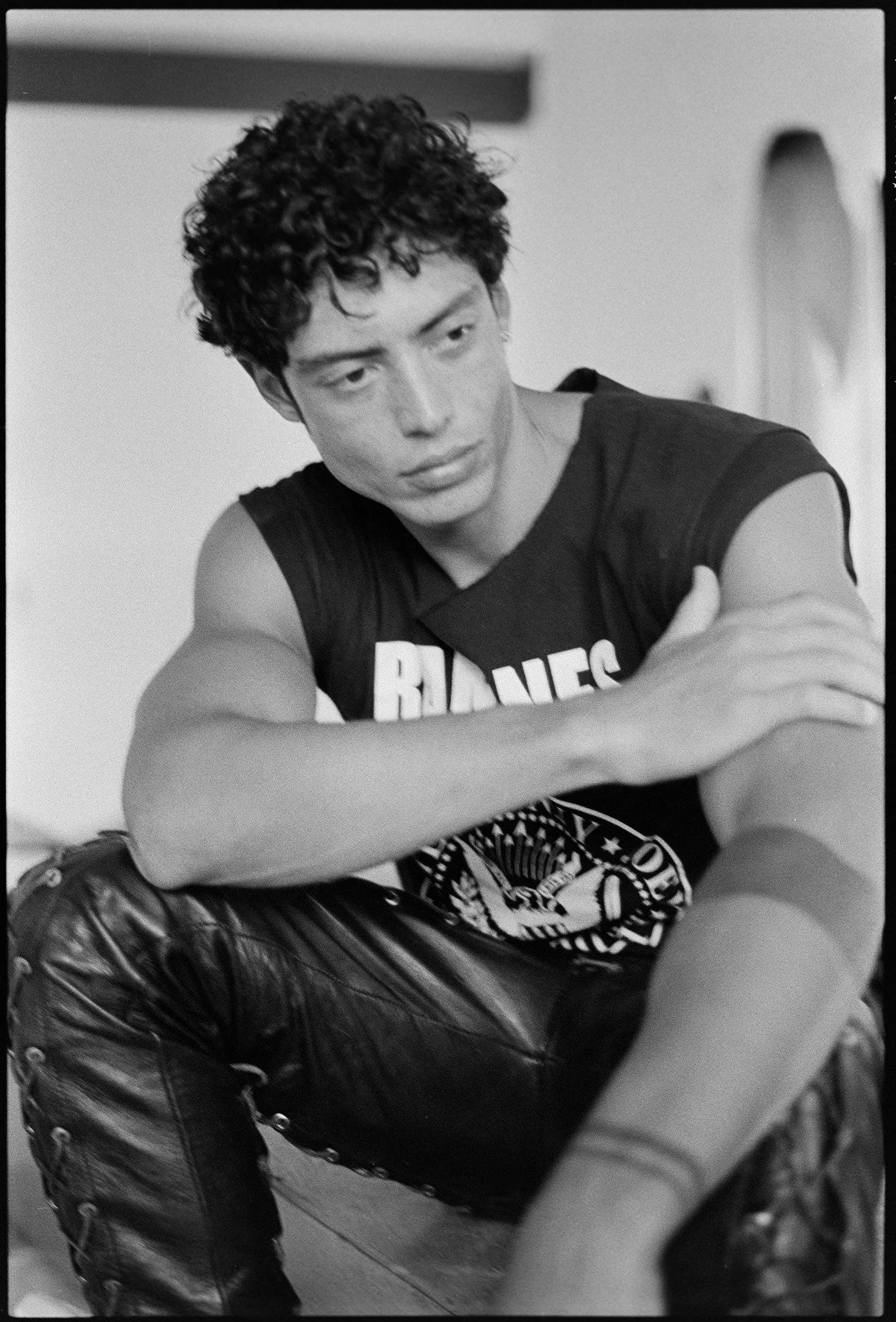 "The Road Beyond" Editorial für Numero Netherlands mit dem internationalen Model Cristiano Palmerini, fotografiert von Constantin Slotty, Fashion Styling Jenni Tarasova, Hairstyling und Make-up Jennifer Krzechki.