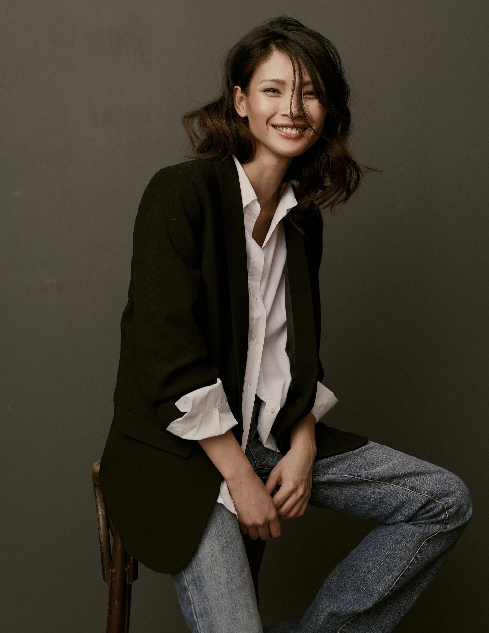 Portrait von Model Tien Vu (Munich Models), fotografiert von Fotograf Stephan Glathe, Hair & Make-up Artist Jennifer Krzechki. Using Armani Beauty.