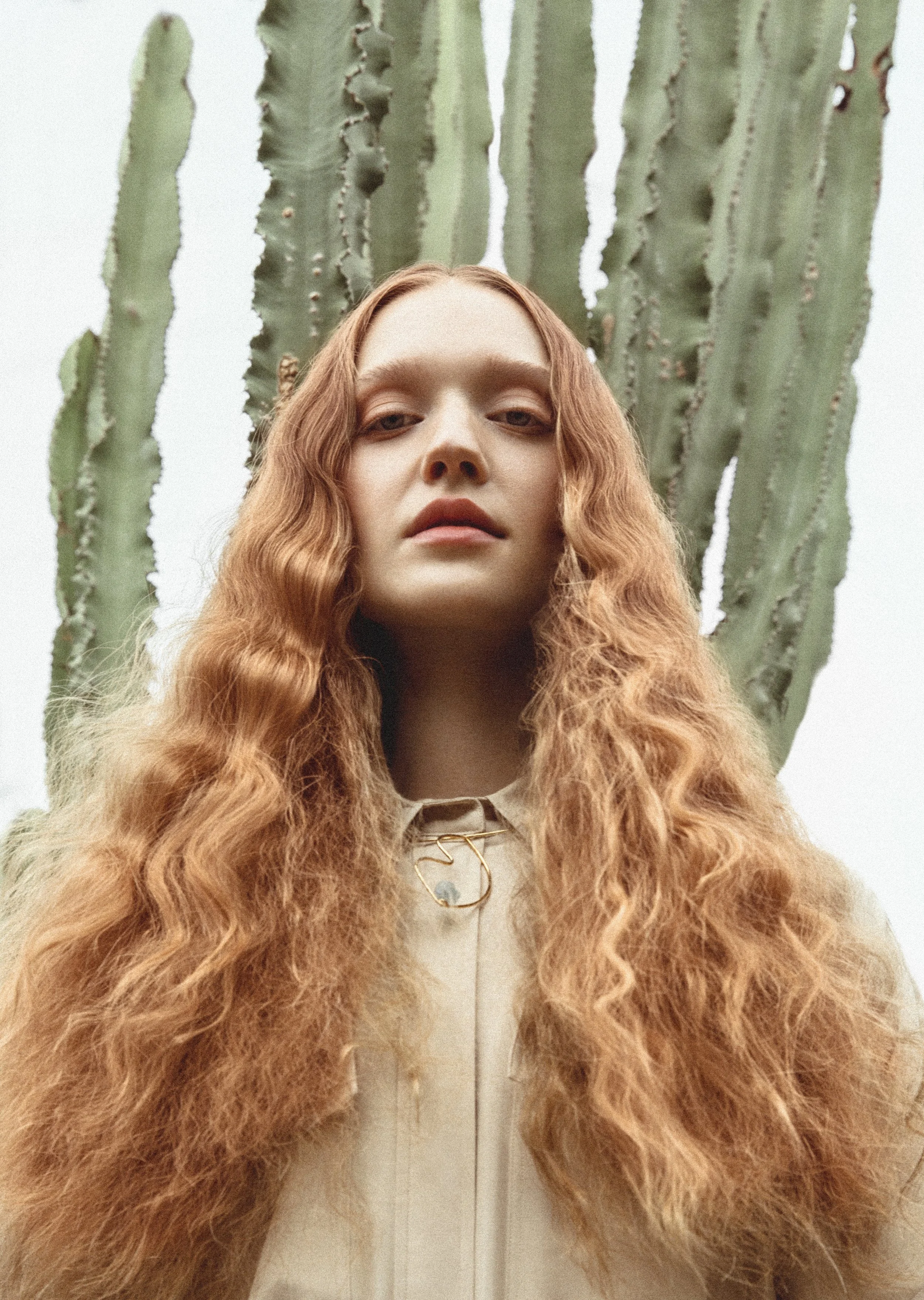Elle Beauty Editorial mit Model Ivana Teklic (Louisa Models). Fotografiert von Lisa Jureczko, gestylt von Isabelle Barsch, frisiert von Daniele Zimotti (Keller Haircompany), geschminkt von Jennifer Krzechki, Maniküre von Jennifer Krzechki.