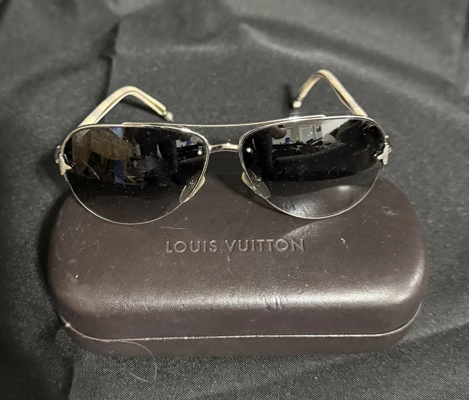 Louis Vuitton Sunglasses — Chrysalis display picture 2