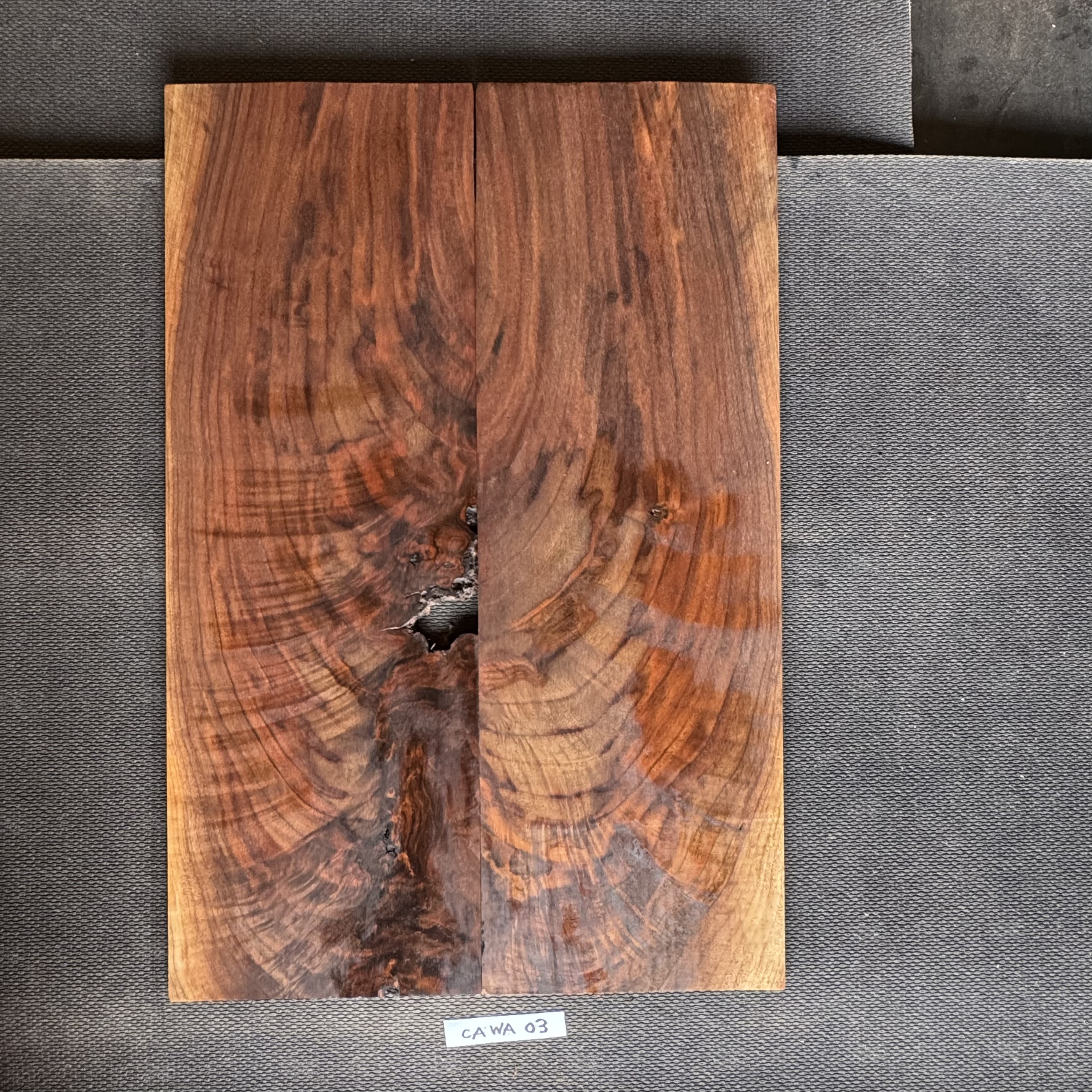 California Walnut Top: CAWA03