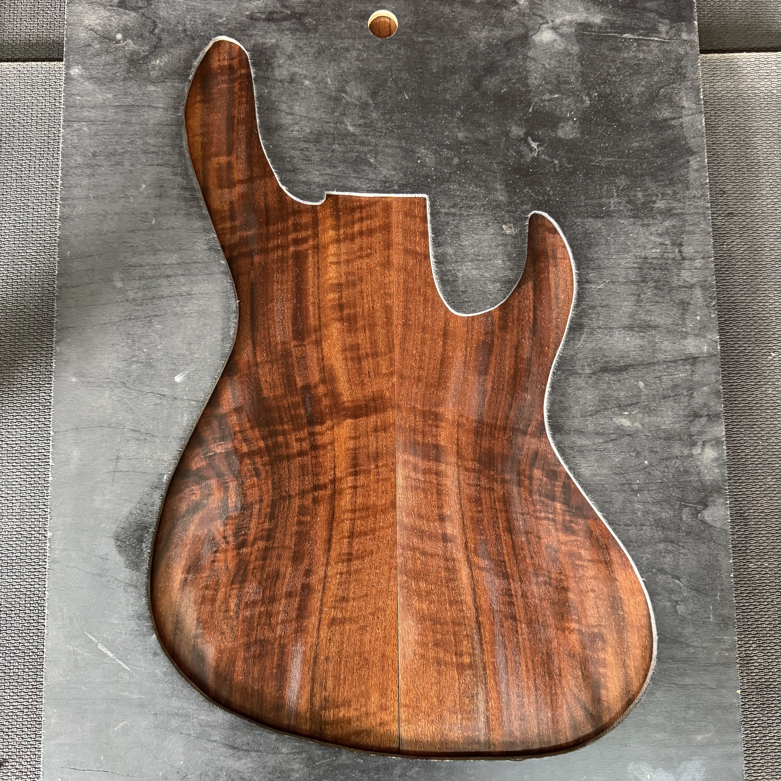 California Walnut Top: CAWA09