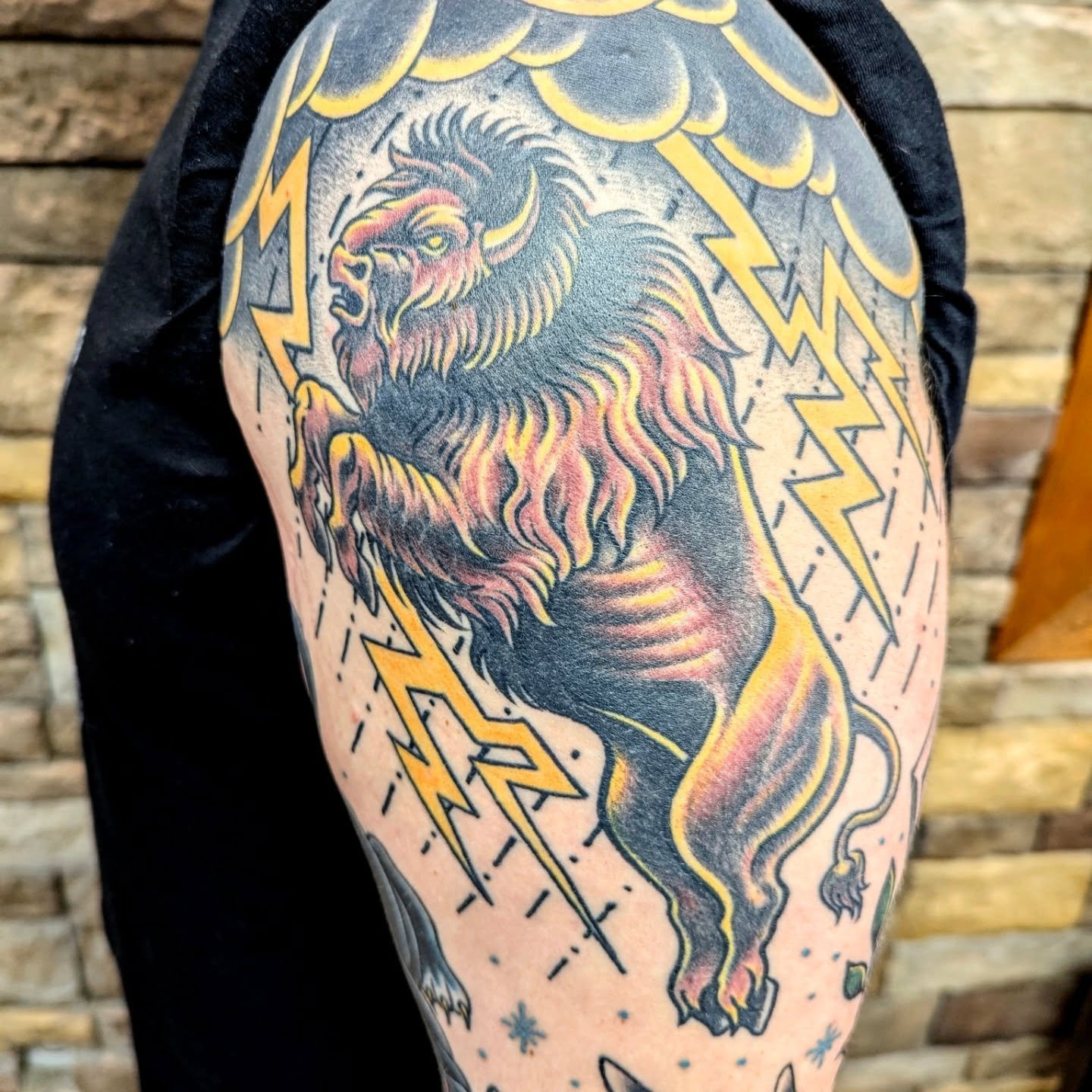 Fully healed traditional western sleeve 
All pieces designed and tattooed by Nelson 
@nelson.tattoos 
-
-
-
#traditionalwestern #traditionaltattoo #customtattoo #customdesigned #buffalo #feather #axe #swallowtattoo #sleeve #knife #ottawatattoo #ottaw