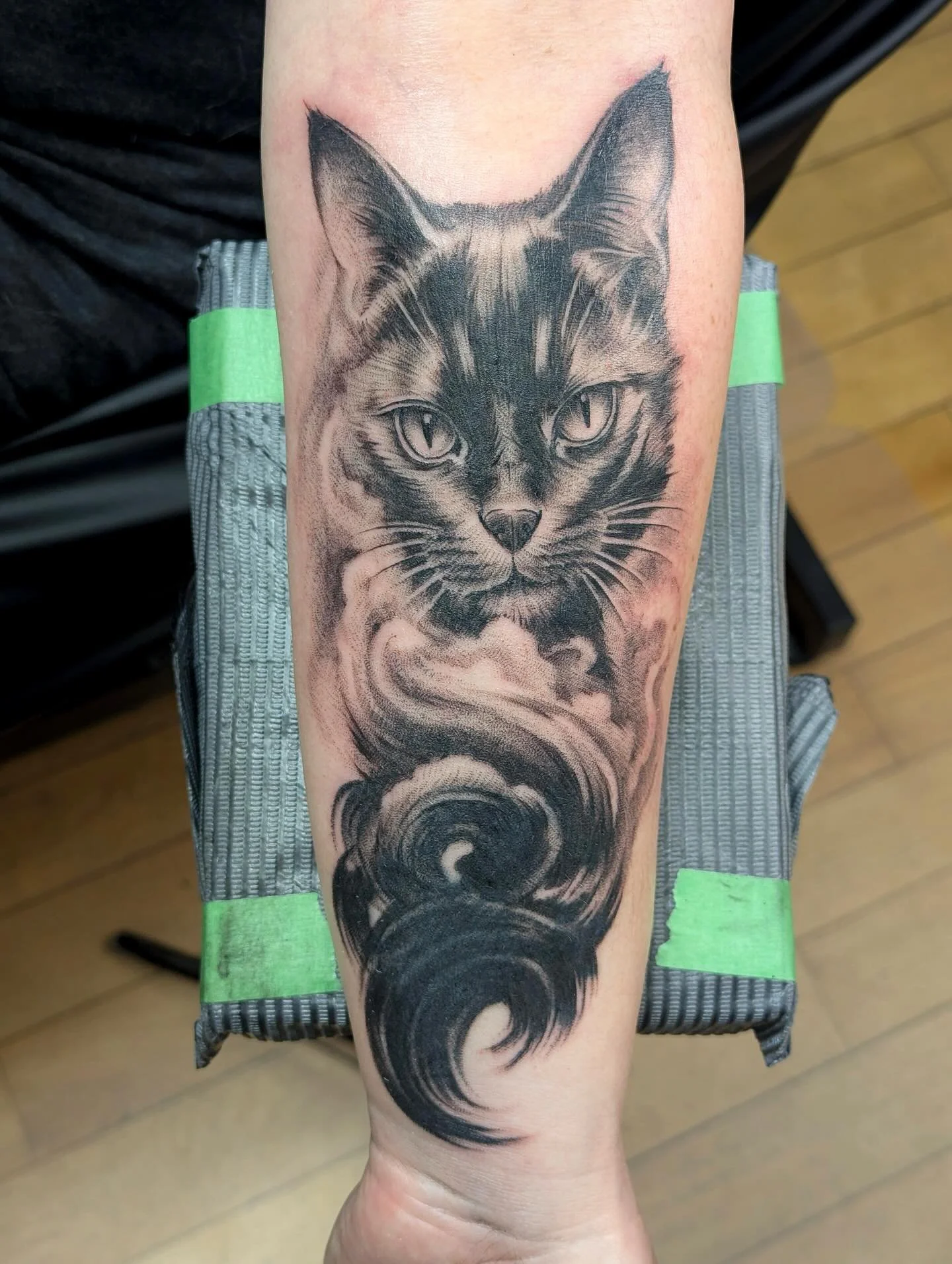 Black cat custom design to cover old wrist tattoo
By: Nelson D
#tattoo #coveruptattoo #customtattoo #customdesign #blackandgreytattoo #ottawa #ottawatattooist #ottawatattoo #orleansontario #rocklandontario #besttattoo #darkartist #qualitytattoo #espa
