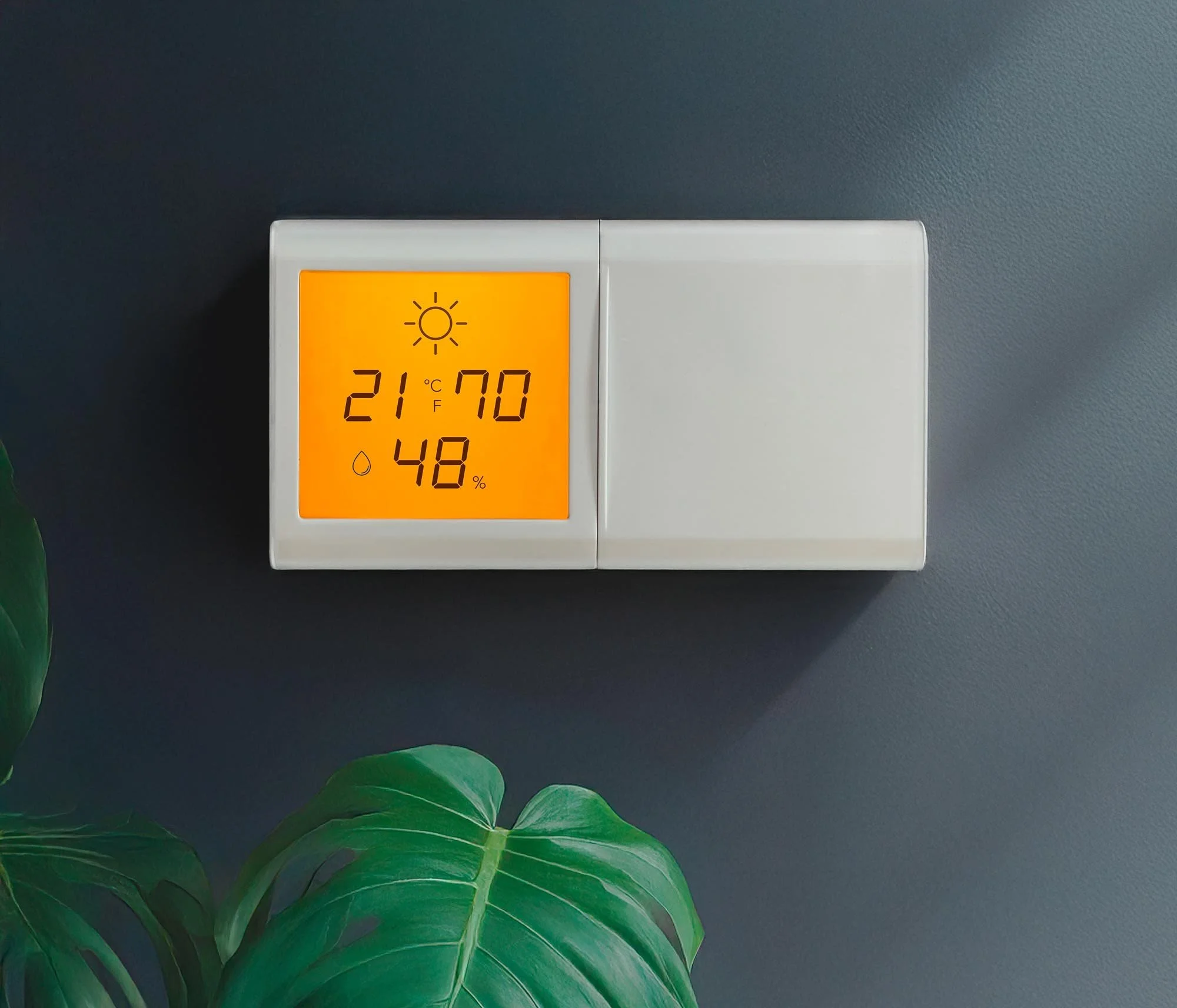Wall-mounted humidity monitor displaying 48% indoor humidity and 21°C temperature